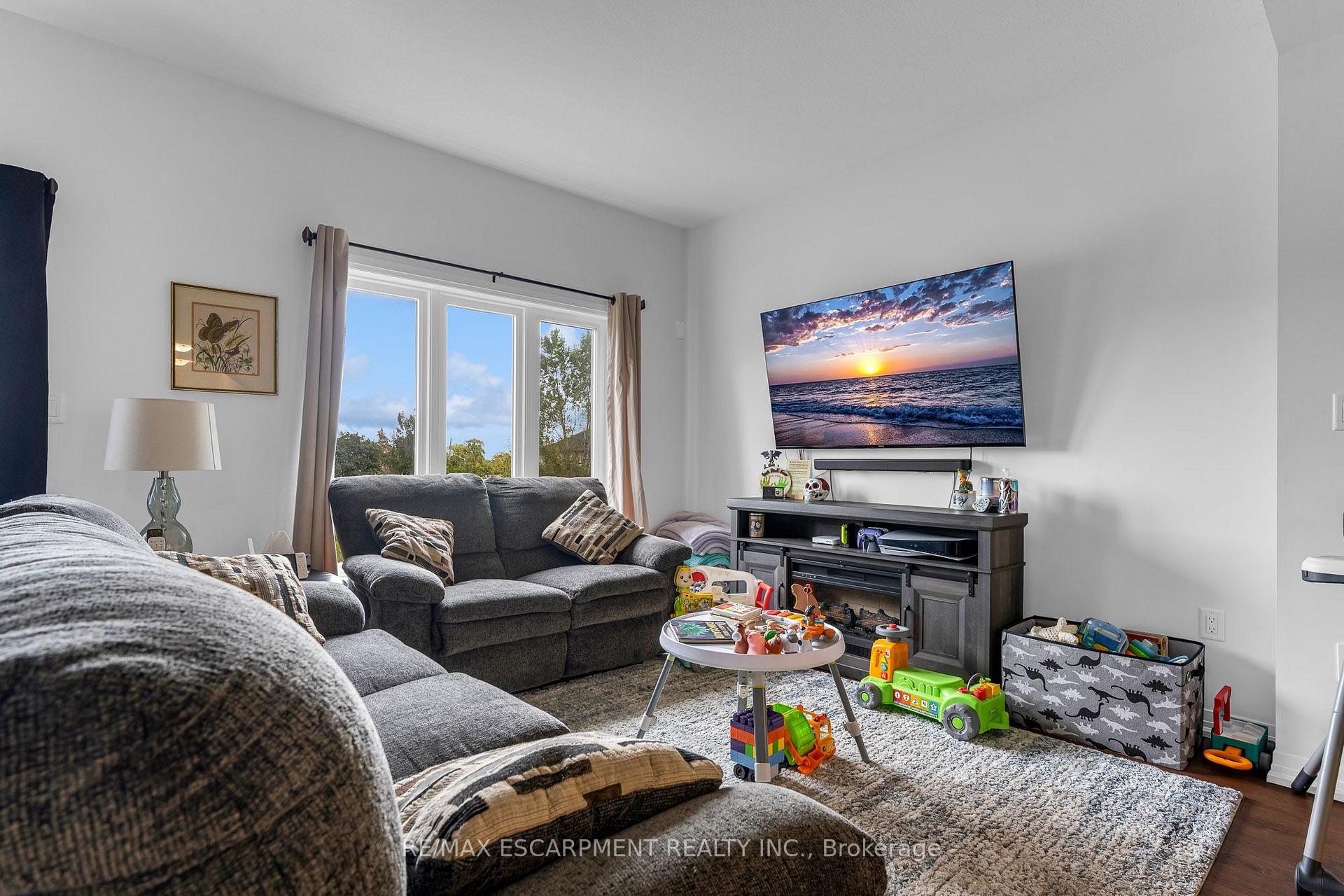Photo 5 of 4879 Connor Drive, Lincoln, Beamsville — HOMEH