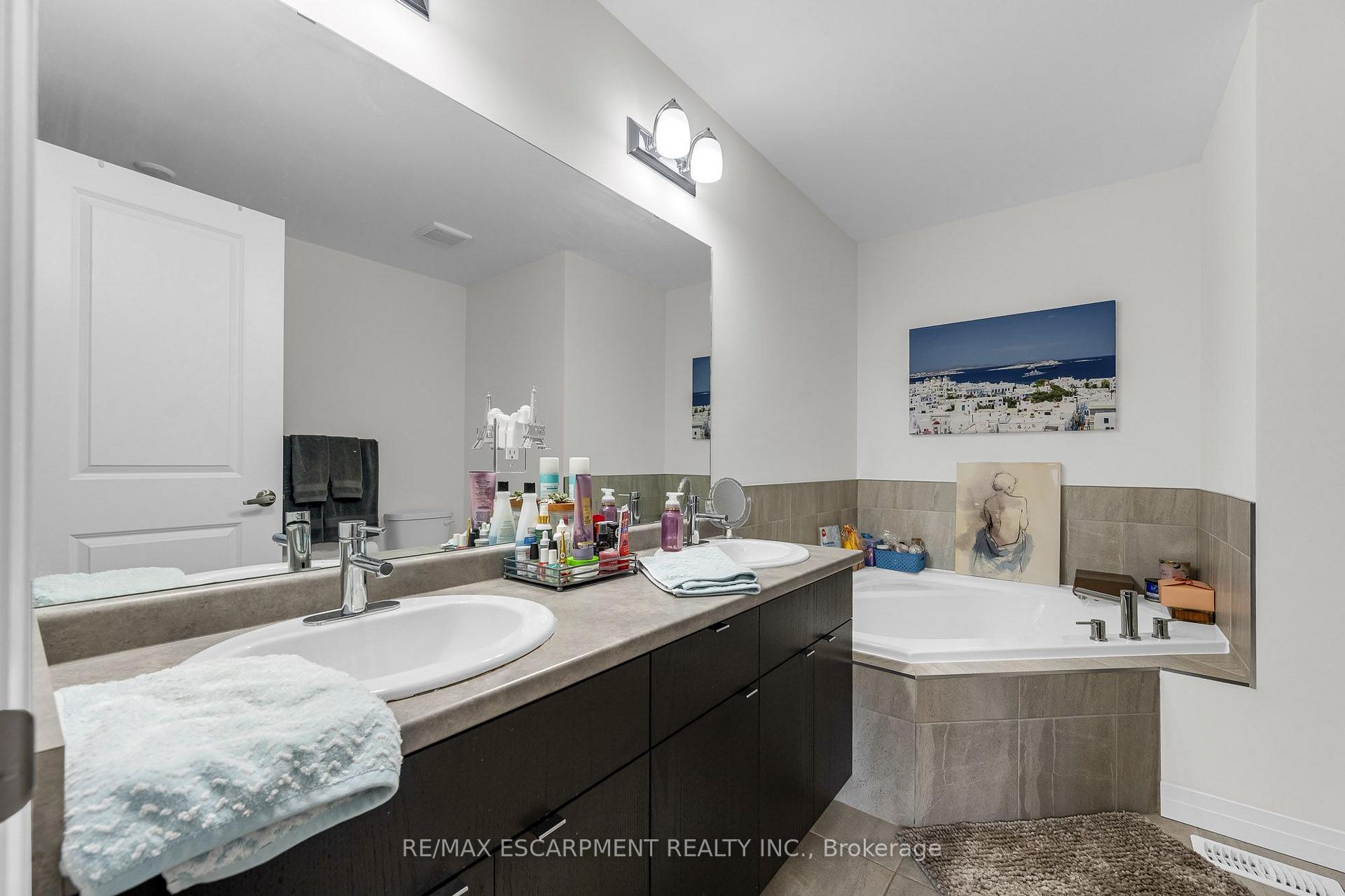 Photo 12 of 4879 Connor Drive, Lincoln, Beamsville — HOMEH