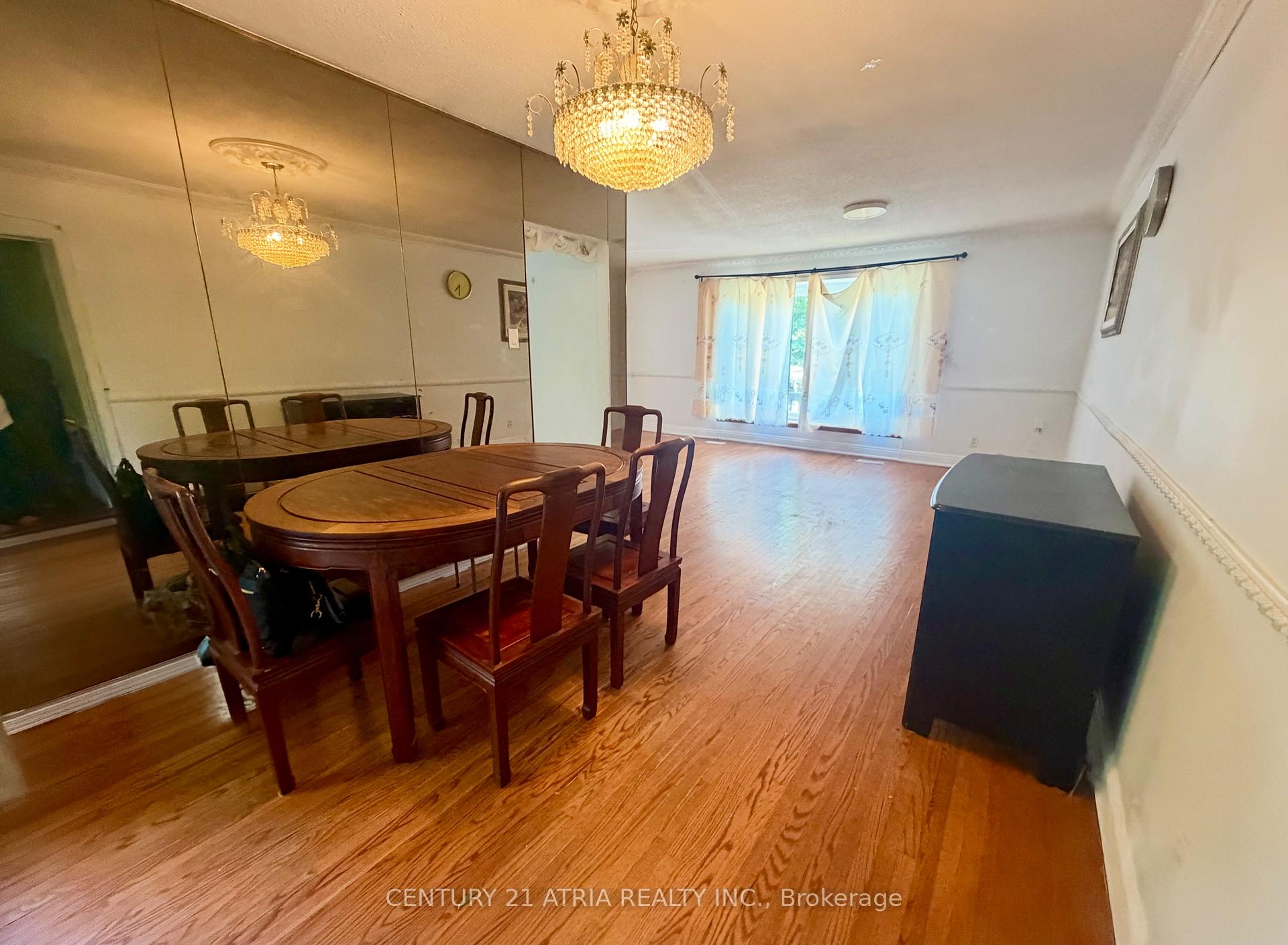 Photo 3 of Unit Ground Level, 24 Axsmith Crescent, North York, Don Valley Village — HOMEH
