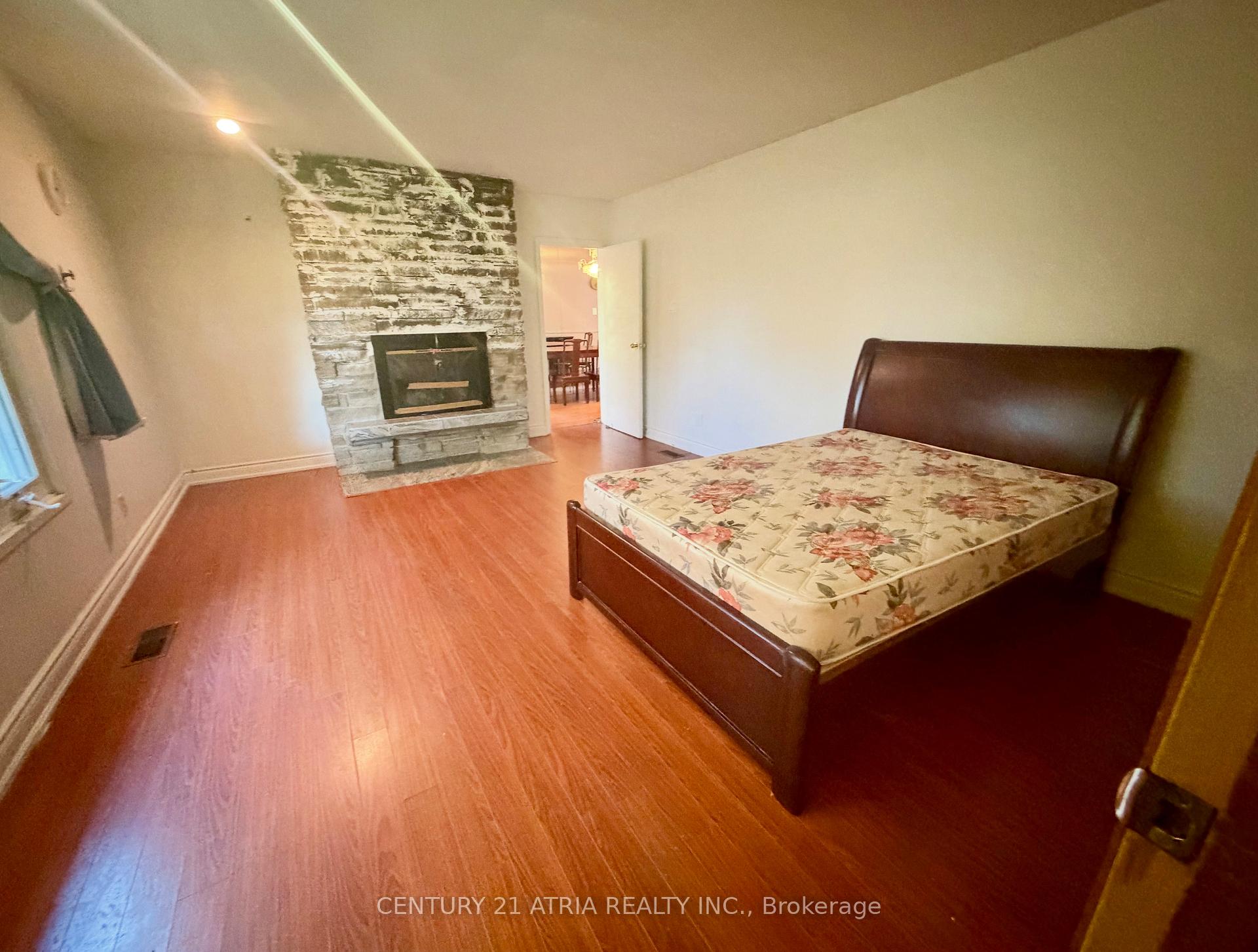 Photo 4 of Unit Ground Level, 24 Axsmith Crescent, North York, Don Valley Village — HOMEH