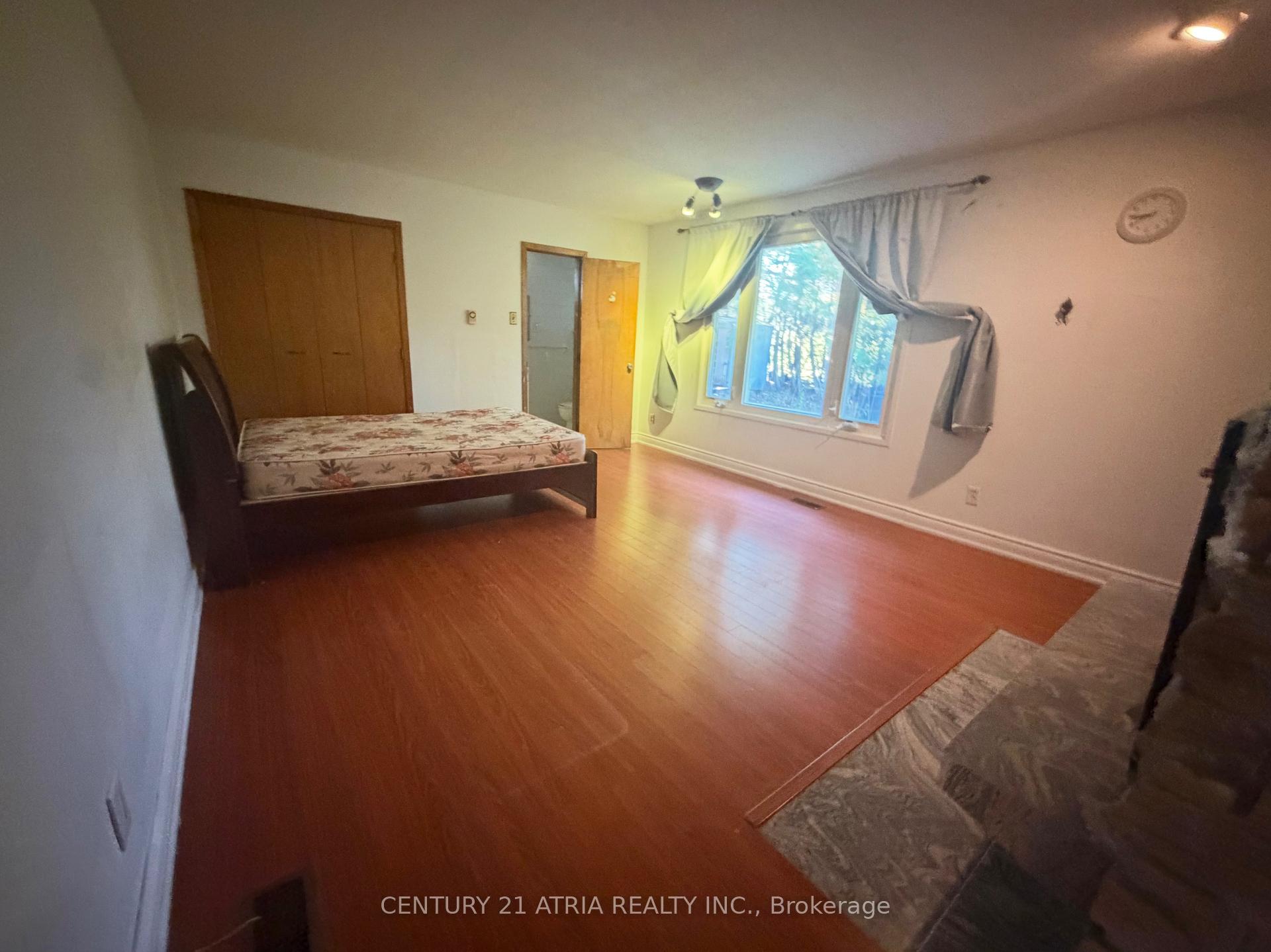 Photo 6 of Unit Ground Level, 24 Axsmith Crescent, North York, Don Valley Village — HOMEH