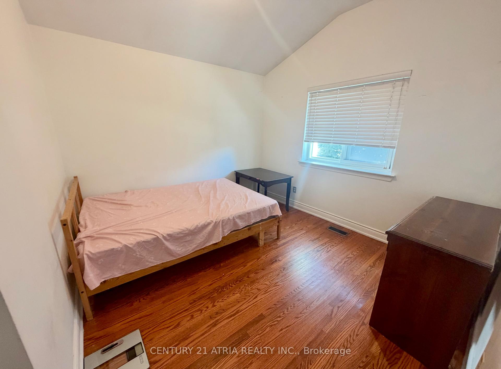 Photo 8 of Unit Ground Level, 24 Axsmith Crescent, North York, Don Valley Village — HOMEH