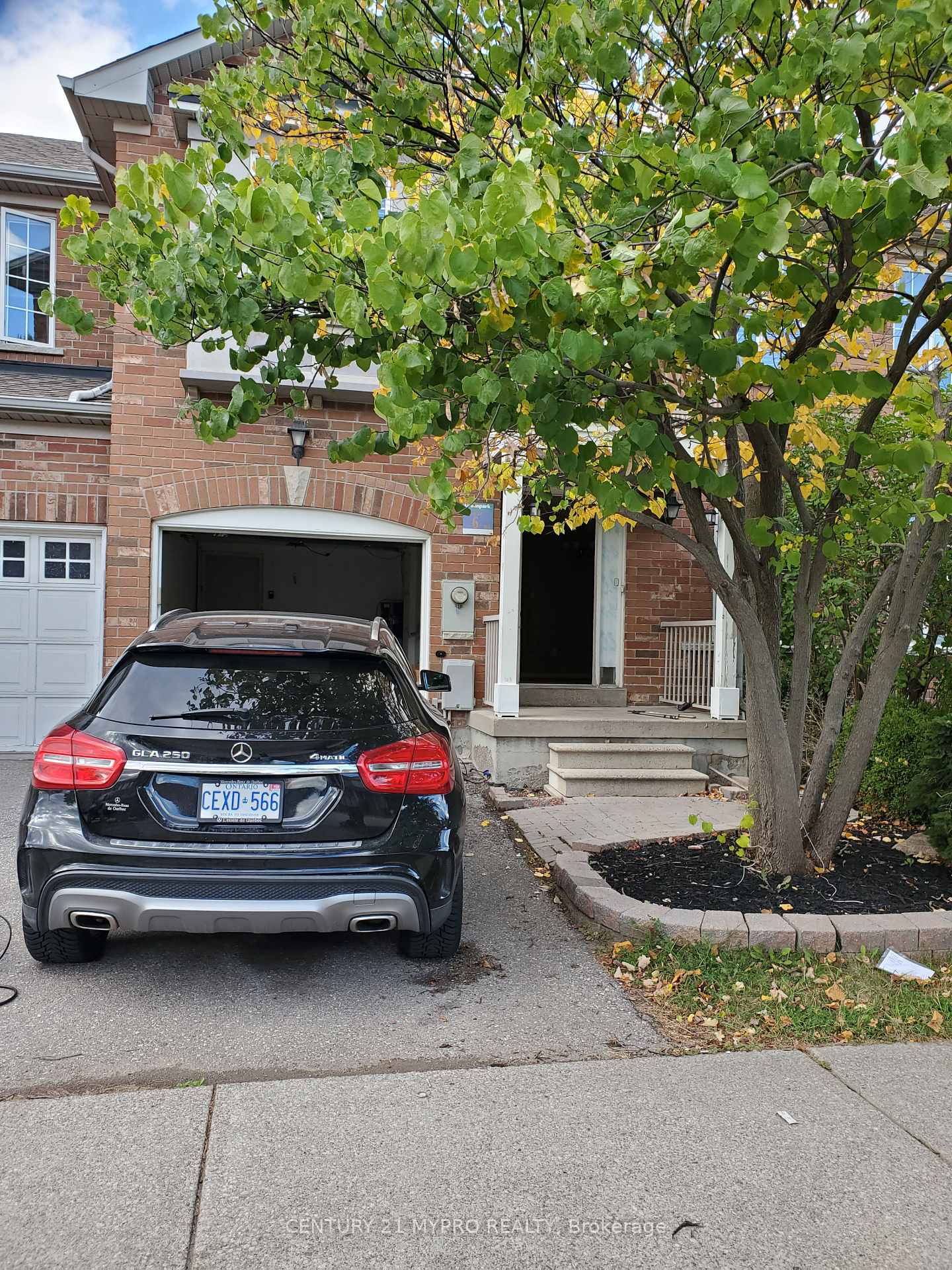 Front of 44 Grasslands Avenue