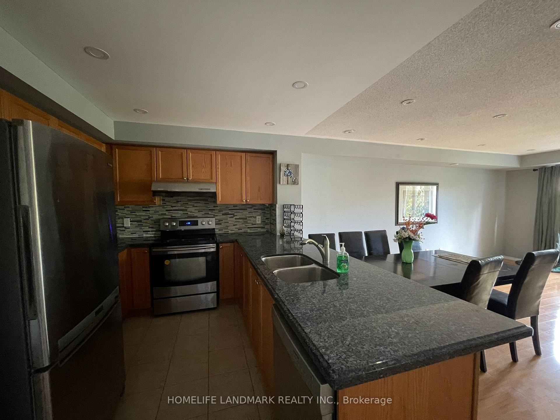 Photo 6 of Unit 10, 3375 Thomas Street, Mississauga, Churchill Meadows — HOMEH