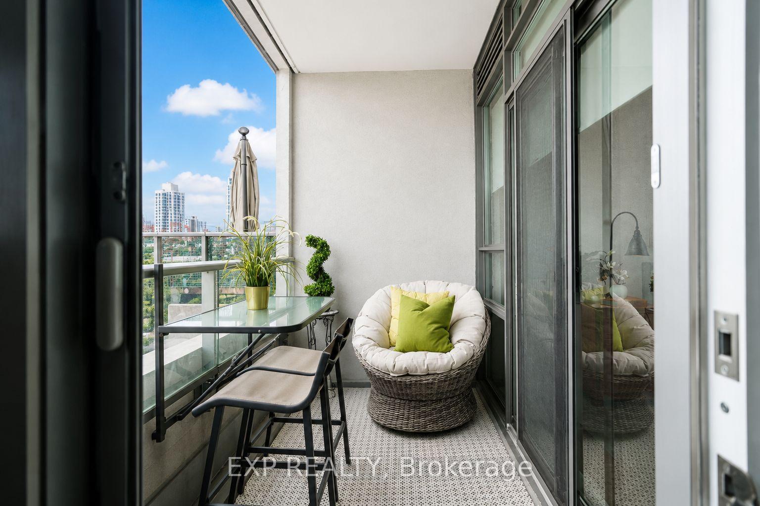 Photo 6 of Unit 404, 500 St Clair Avenue W, Toronto, Forest Hill South — HOMEH