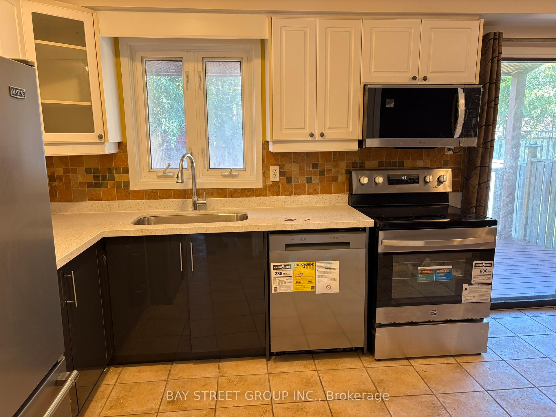 Photo 1 of 16 Tinti Place, Vaughan, Crestwood-Springfarm-Yorkhill — HOMEH