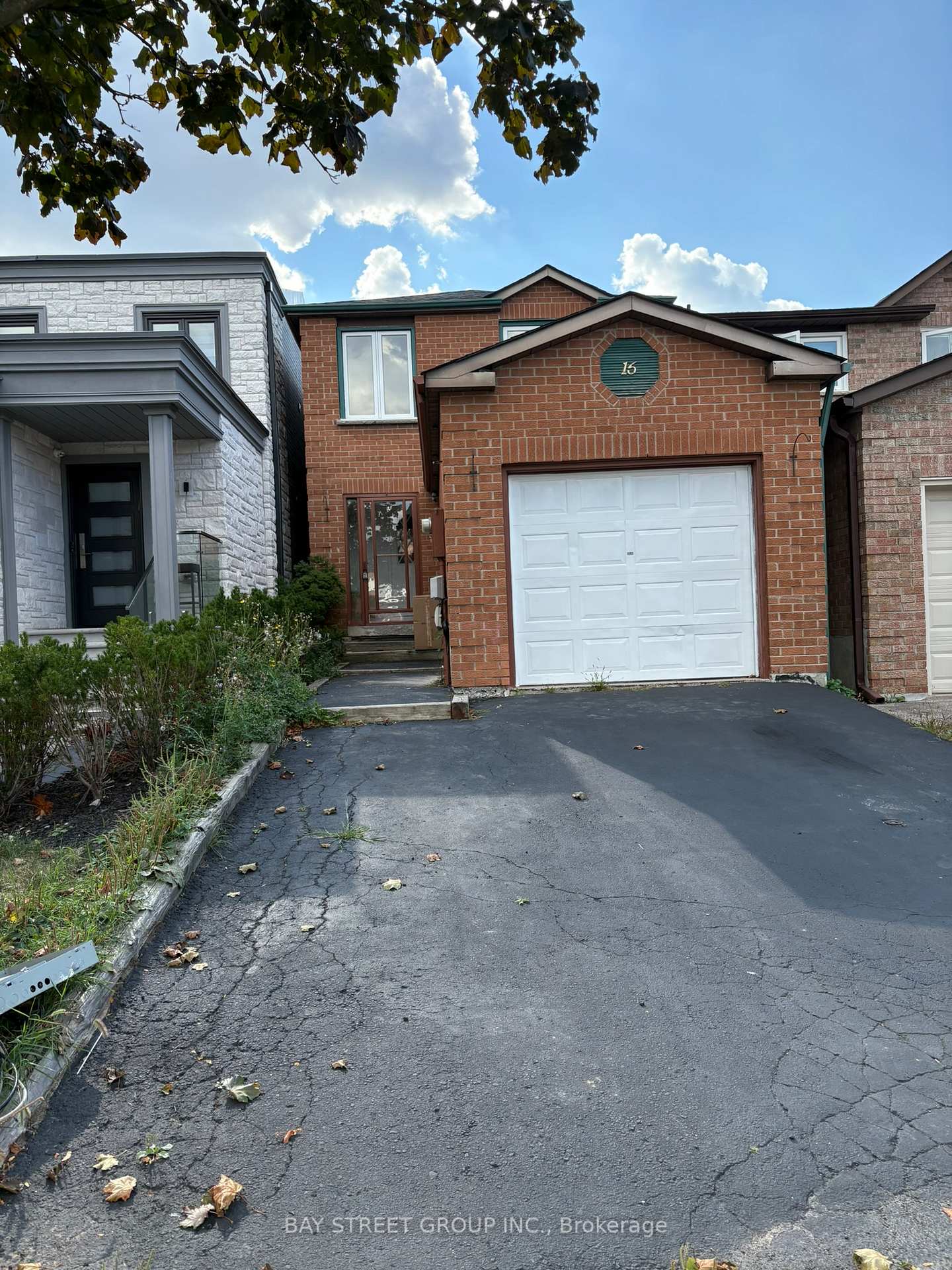Photo 3 of 16 Tinti Place, Vaughan, Crestwood-Springfarm-Yorkhill — HOMEH