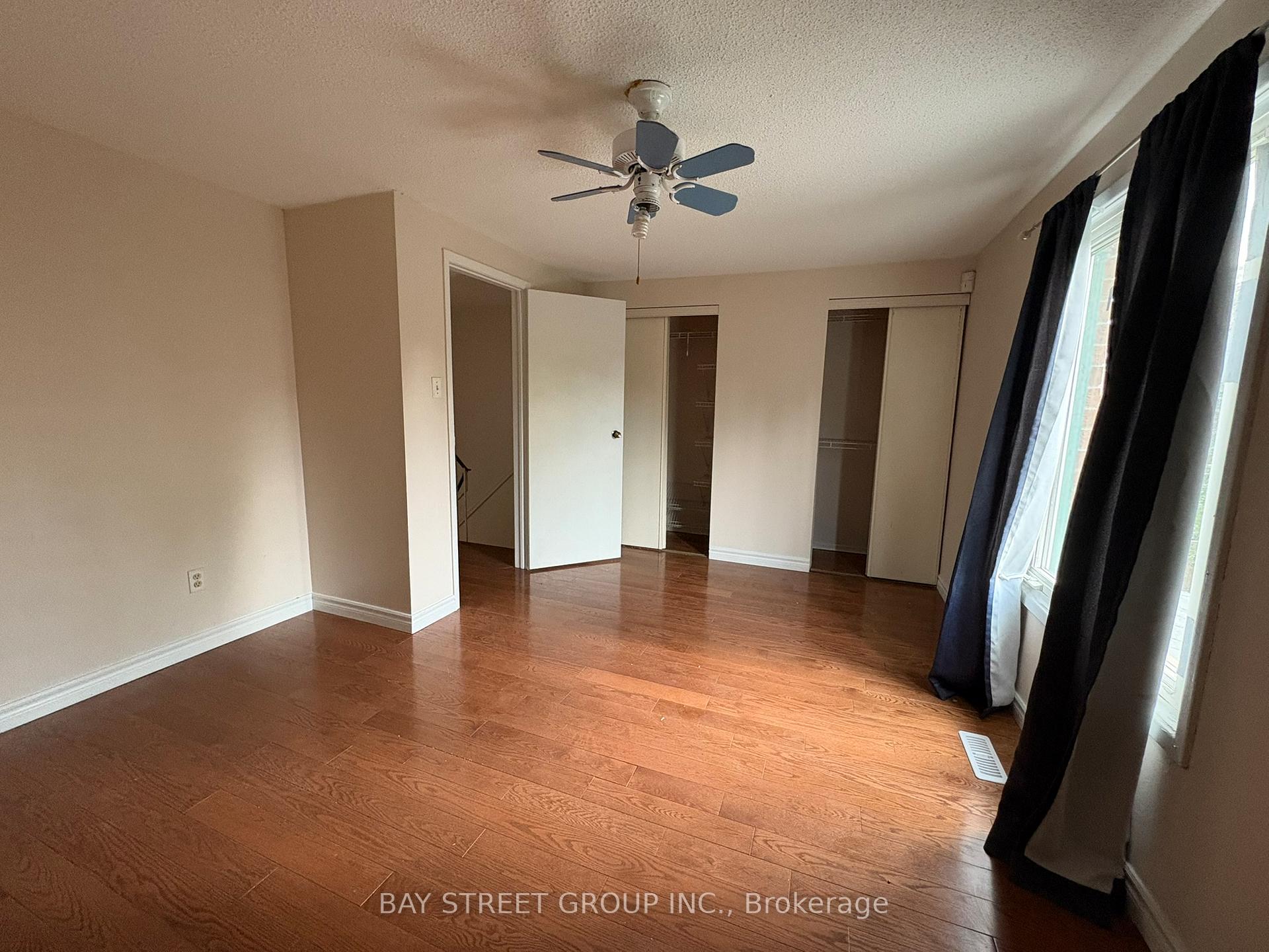 Photo 5 of 16 Tinti Place, Vaughan, Crestwood-Springfarm-Yorkhill — HOMEH