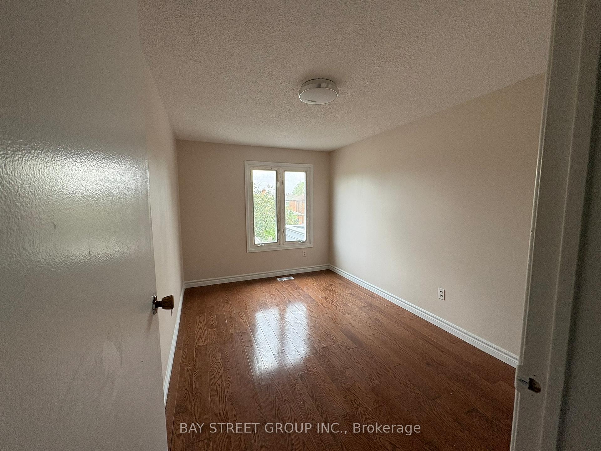 Photo 6 of 16 Tinti Place, Vaughan, Crestwood-Springfarm-Yorkhill — HOMEH