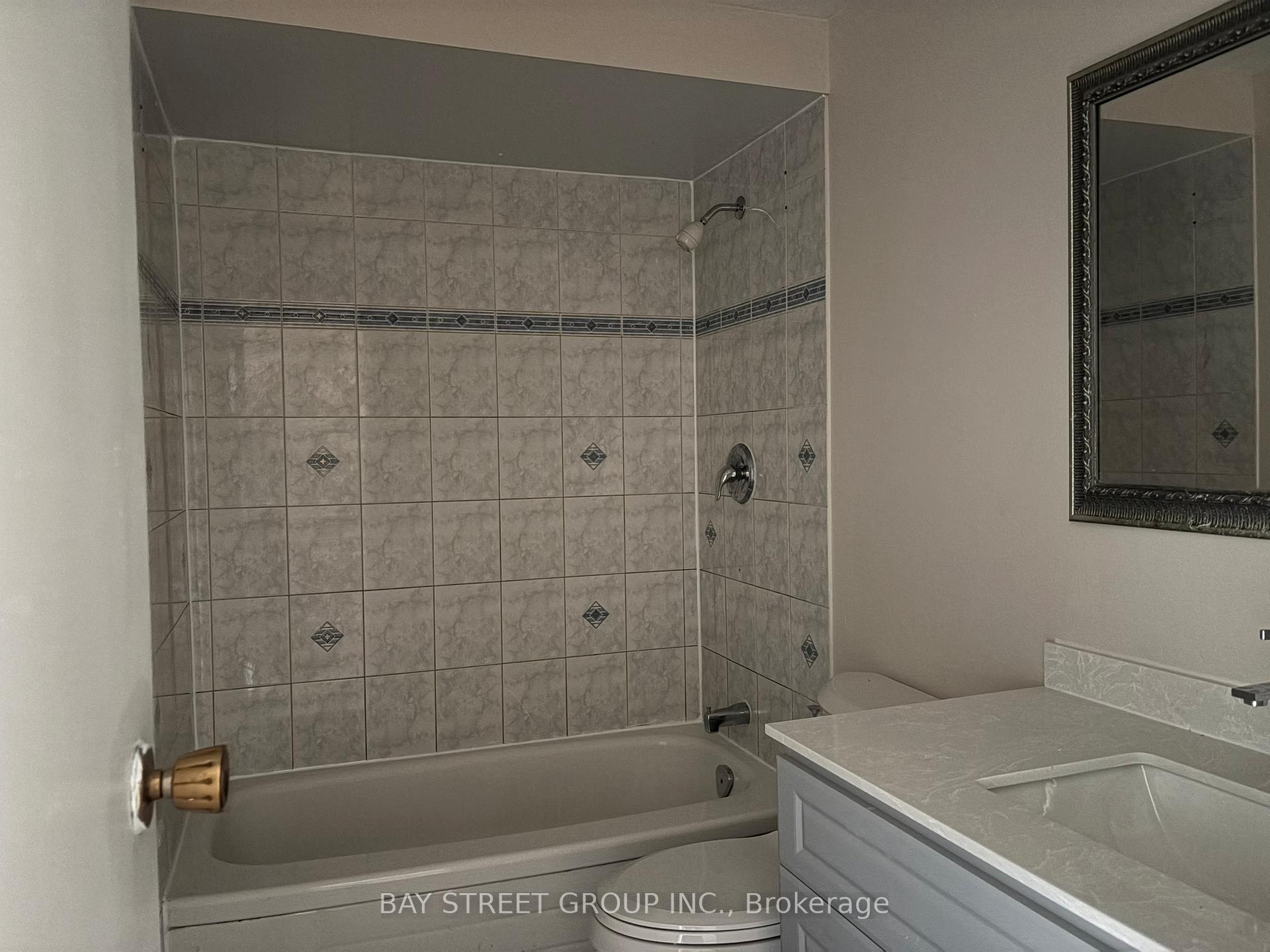 Photo 7 of 16 Tinti Place, Vaughan, Crestwood-Springfarm-Yorkhill — HOMEH