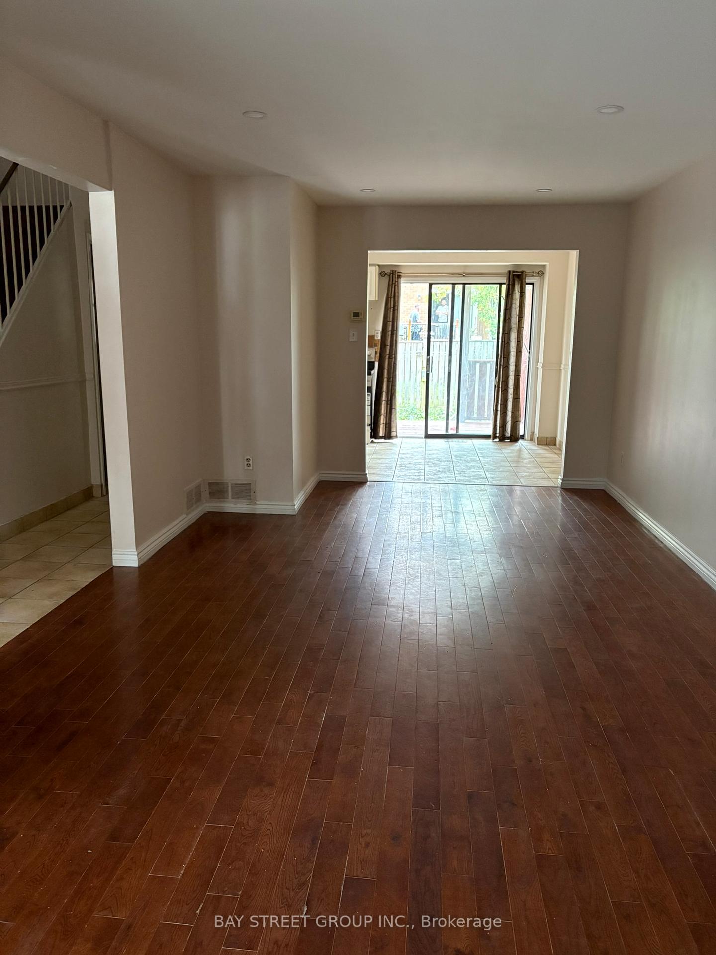 Photo 10 of 16 Tinti Place, Vaughan, Crestwood-Springfarm-Yorkhill — HOMEH