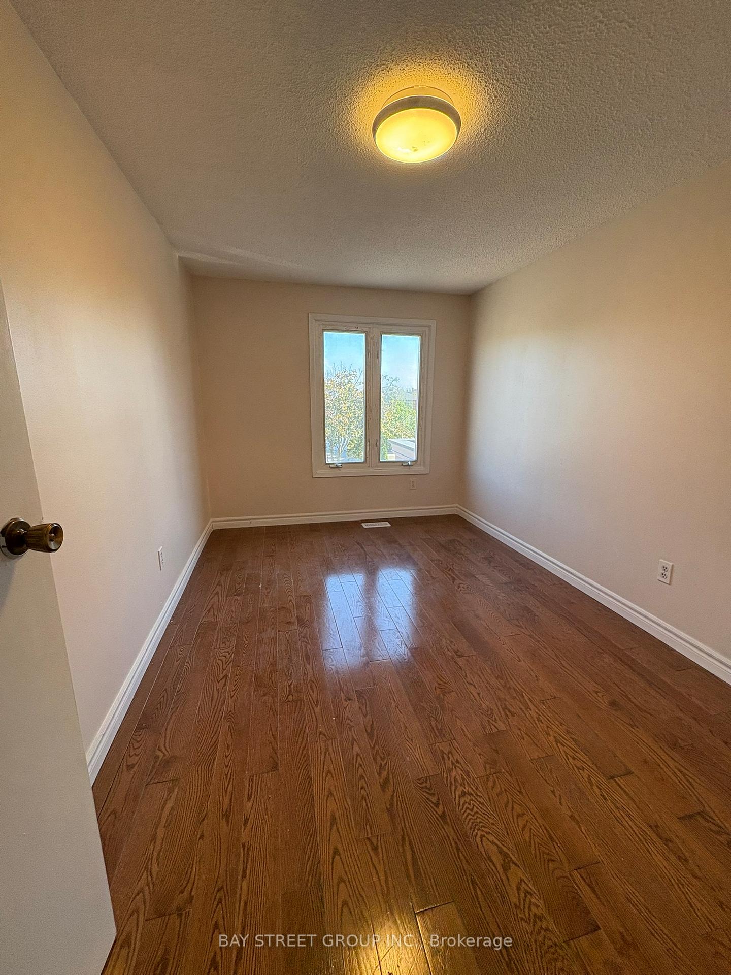 Photo 17 of 16 Tinti Place, Vaughan, Crestwood-Springfarm-Yorkhill — HOMEH