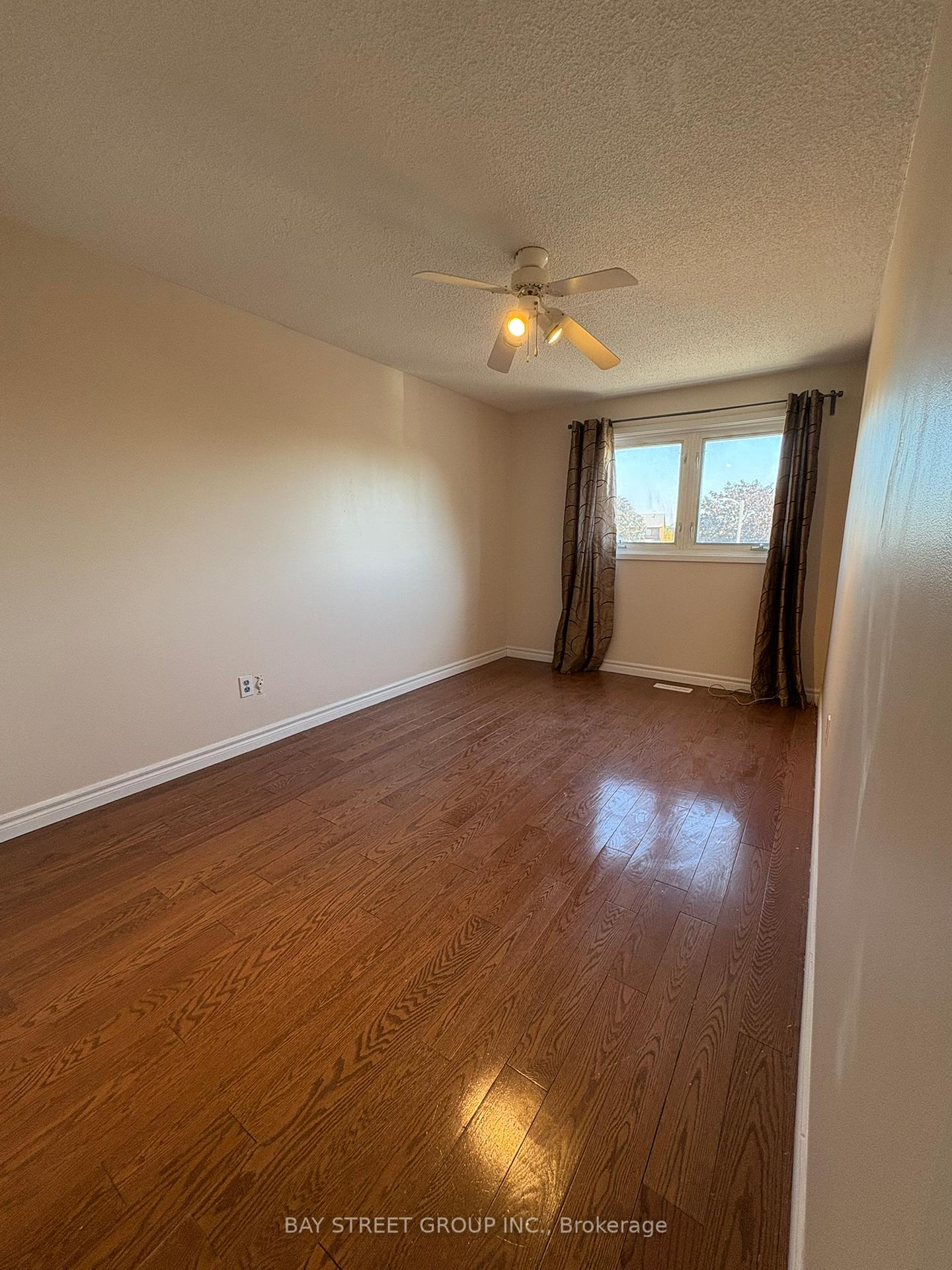 Photo 18 of 16 Tinti Place, Vaughan, Crestwood-Springfarm-Yorkhill — HOMEH
