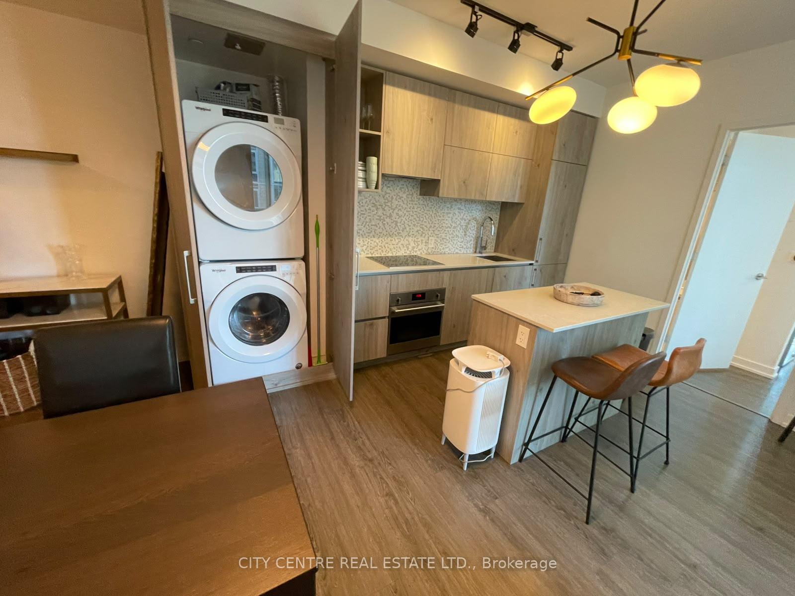 Photo 3 of Unit 1602, 1 Yorkville Avenue, Toronto, The Annex — HOMEH