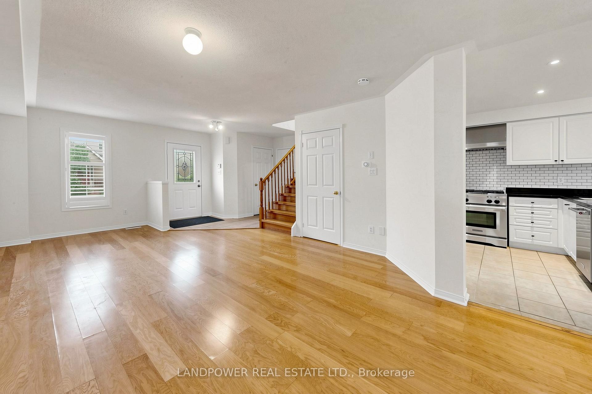 Photo 4 of 1 Bruce Creek Drive, Markham, Angus Glen — HOMEH