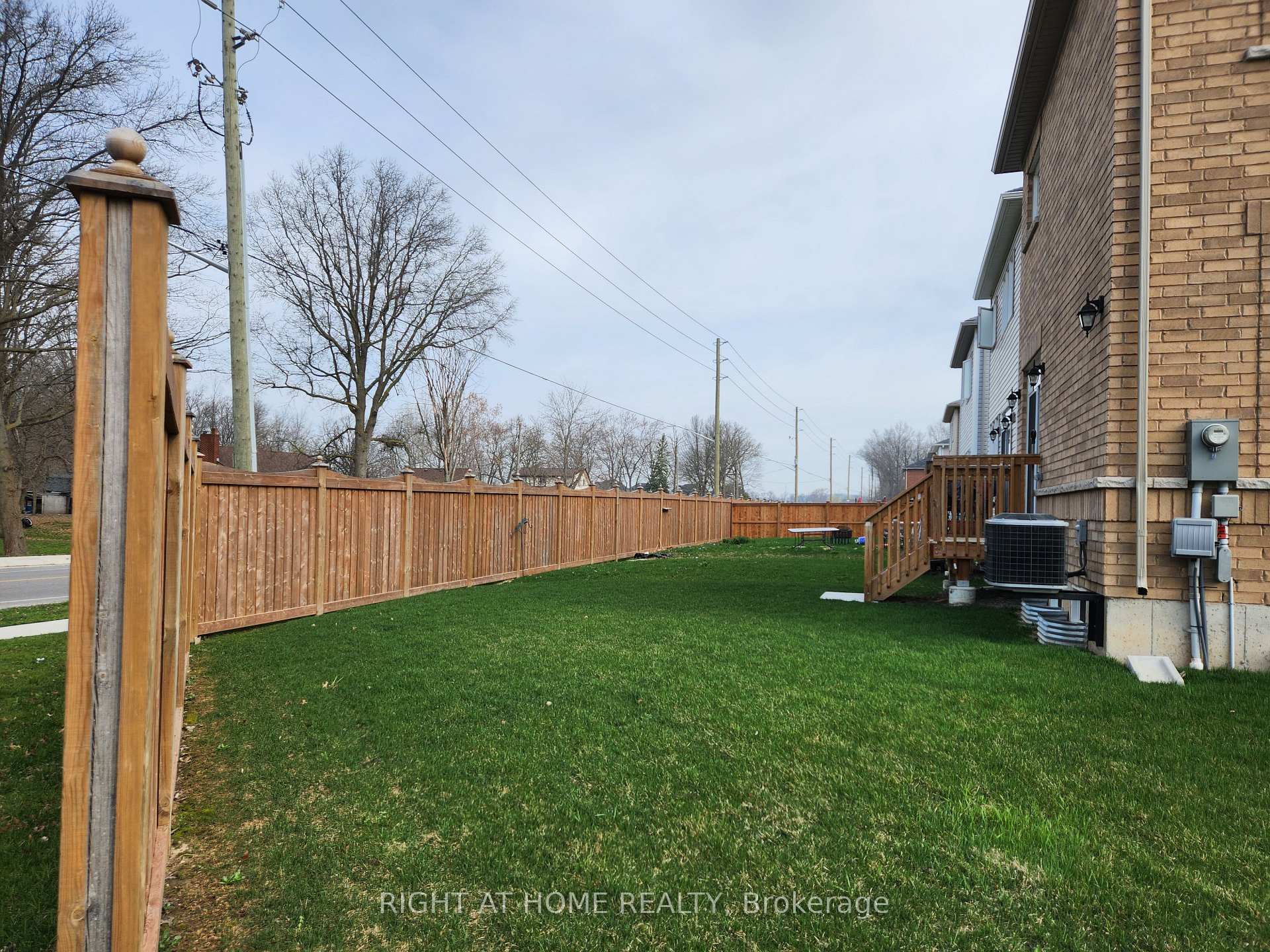 Photo 14 of 8895 Chickory Trail, Niagara Falls, Brown — HOMEH