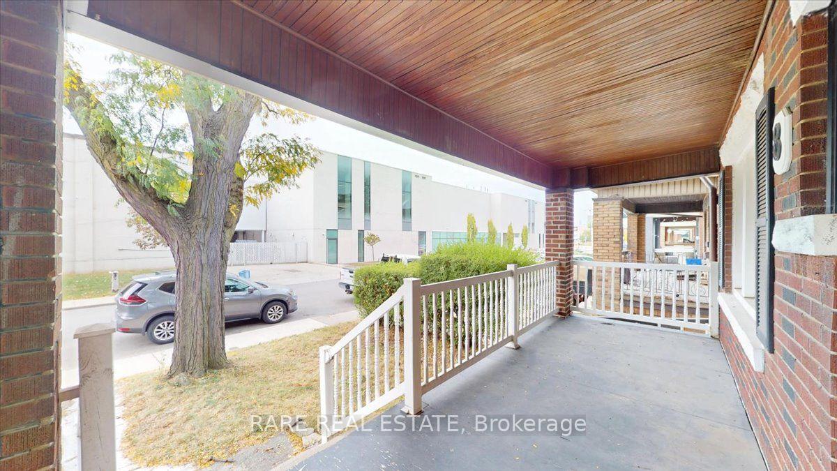 Photo 3 of Unit 2, 8 Balsam Avenue N, Hamilton, Stipley — HOMEH