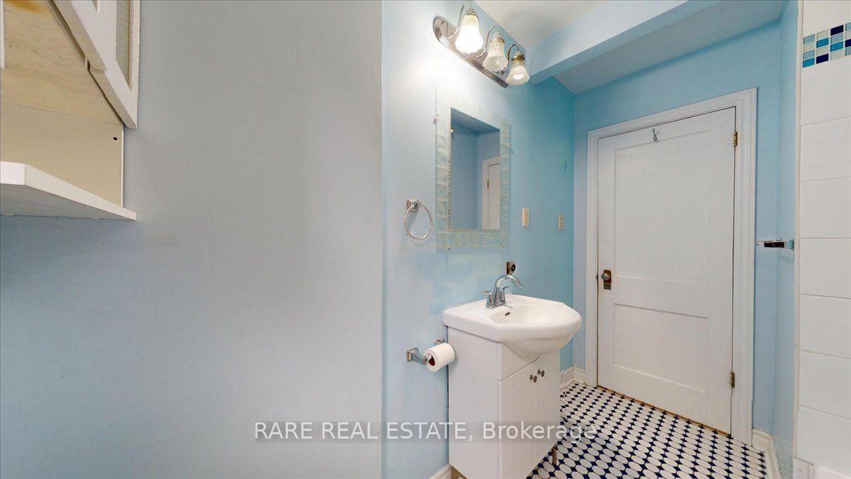 Photo 23 of Unit 2, 8 Balsam Avenue N, Hamilton, Stipley — HOMEH