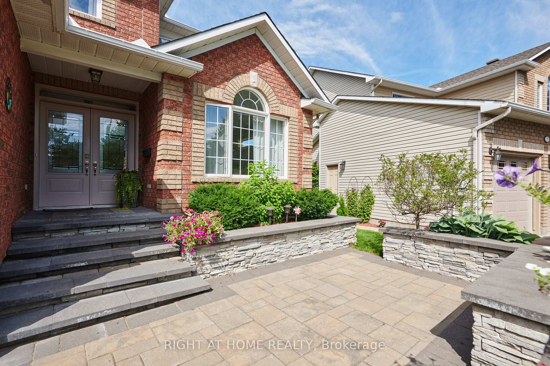 Photo 3 of 31 Forillon Crescent, Ottawa, Kanata - Bridlewood — HOMEH