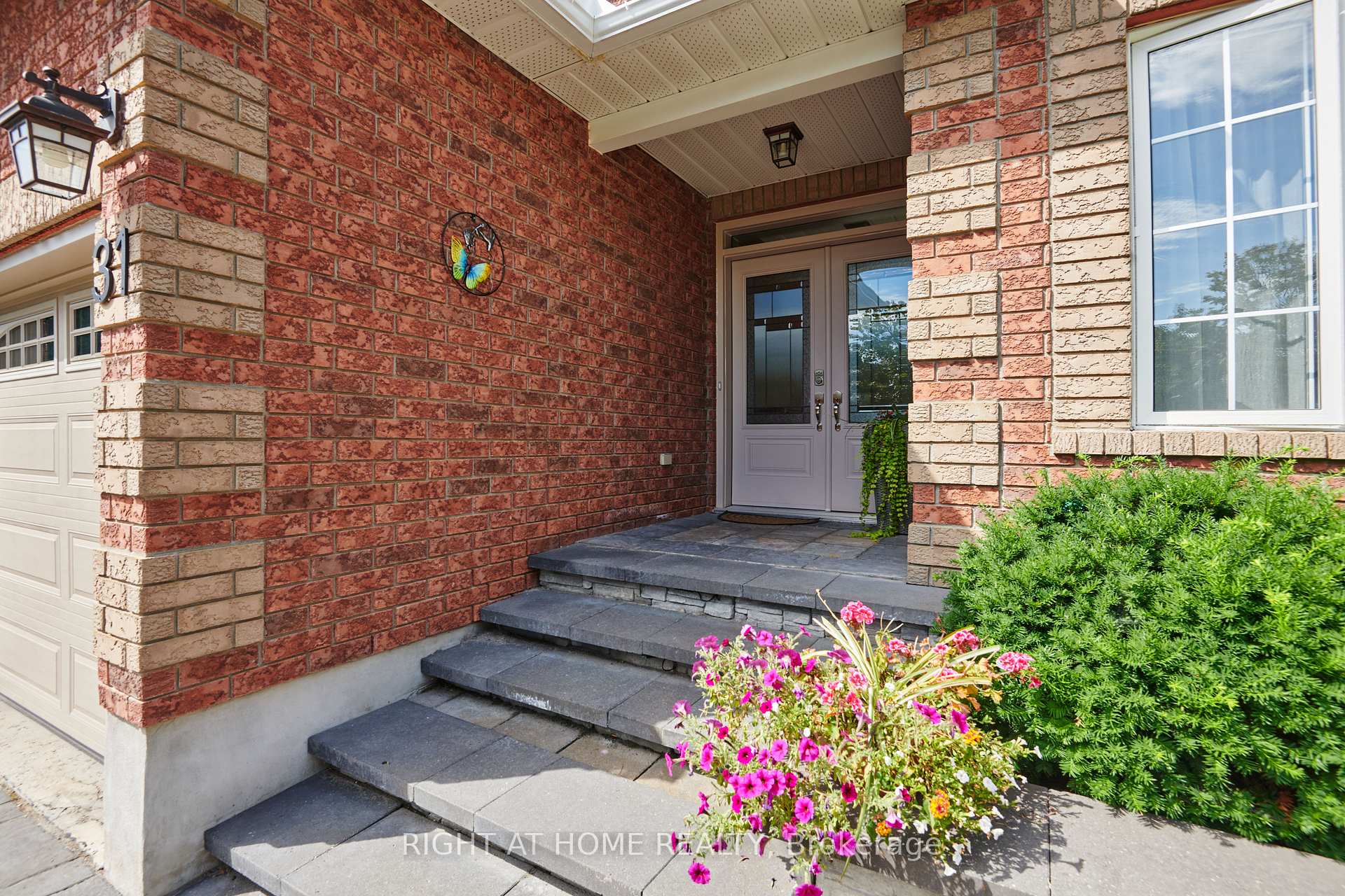 Photo 5 of 31 Forillon Crescent, Ottawa, Kanata - Bridlewood — HOMEH