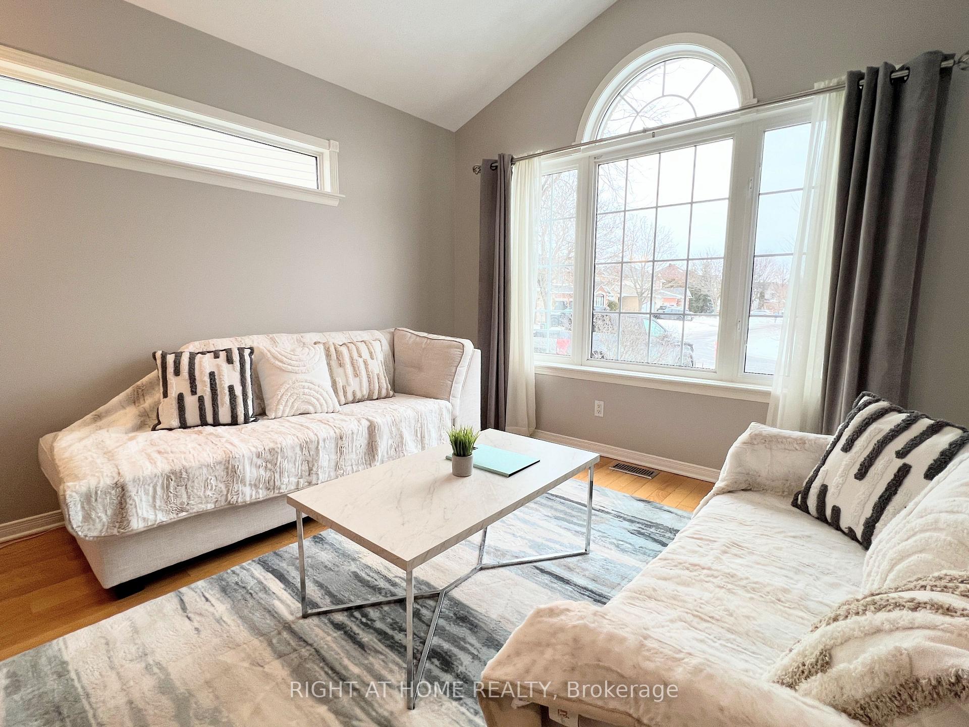 Photo 7 of 31 Forillon Crescent, Ottawa, Kanata - Bridlewood — HOMEH