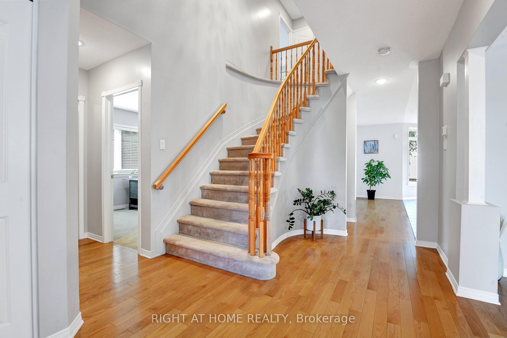 Photo 10 of 31 Forillon Crescent, Ottawa, Kanata - Bridlewood — HOMEH