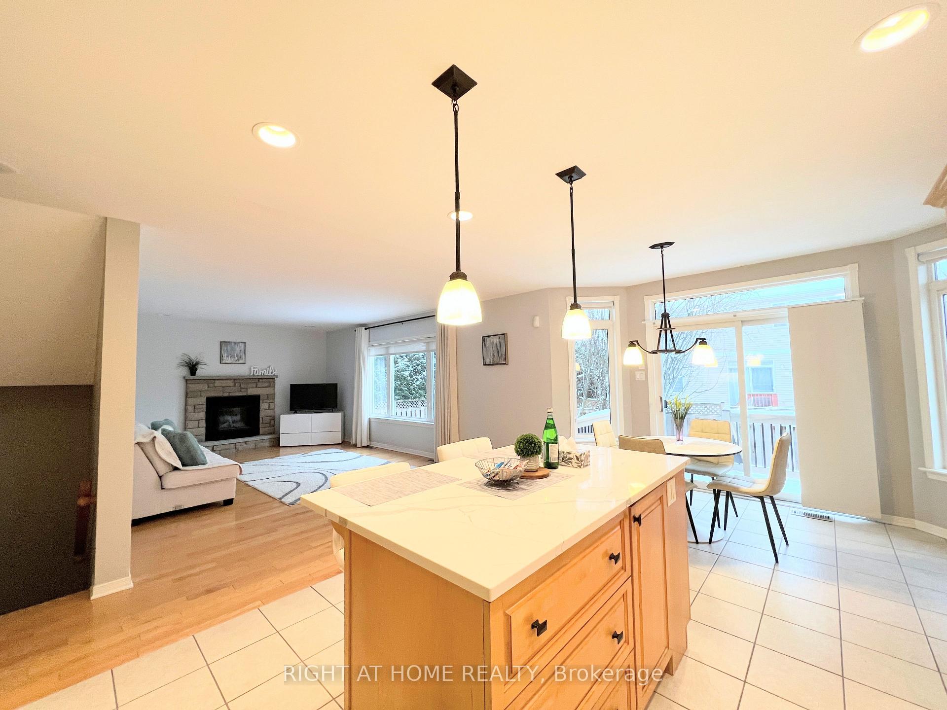 Photo 11 of 31 Forillon Crescent, Ottawa, Kanata - Bridlewood — HOMEH