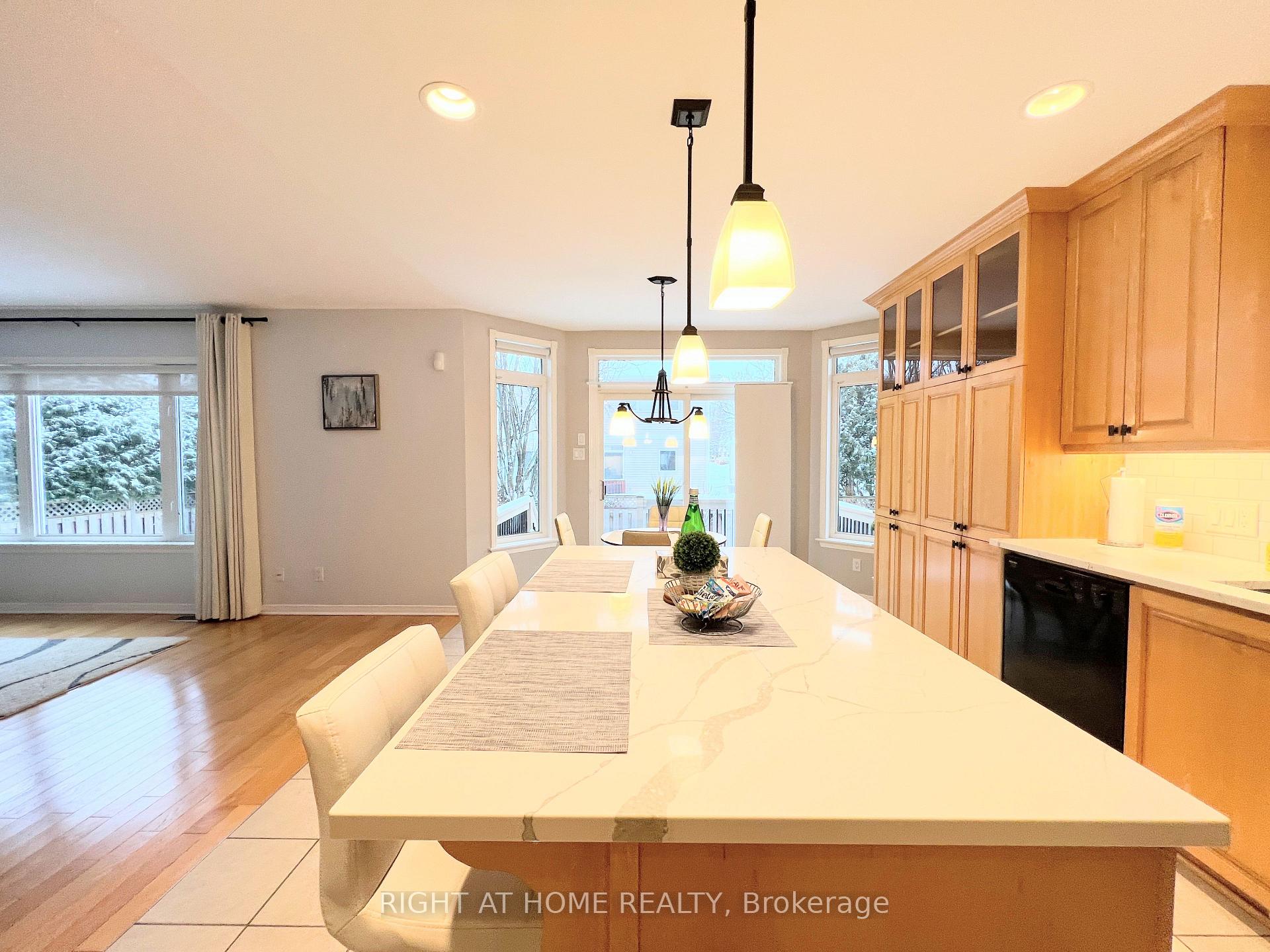 Photo 13 of 31 Forillon Crescent, Ottawa, Kanata - Bridlewood — HOMEH