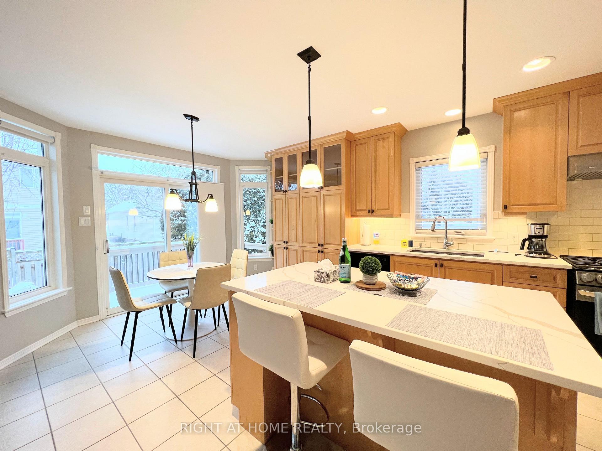 Photo 14 of 31 Forillon Crescent, Ottawa, Kanata - Bridlewood — HOMEH