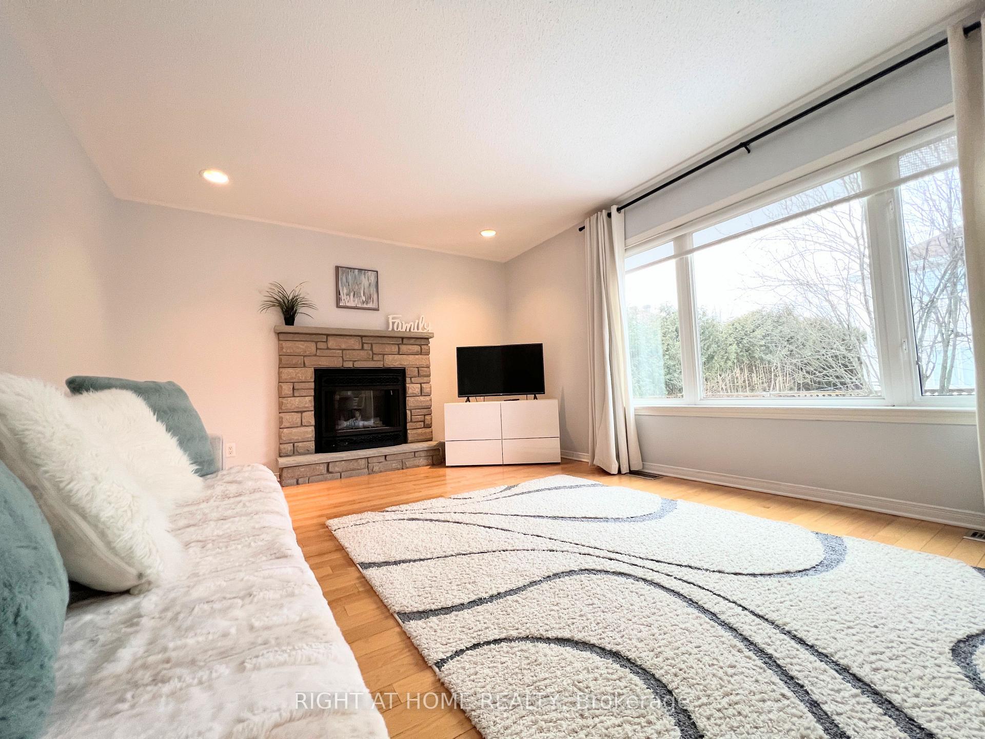 Photo 17 of 31 Forillon Crescent, Ottawa, Kanata - Bridlewood — HOMEH
