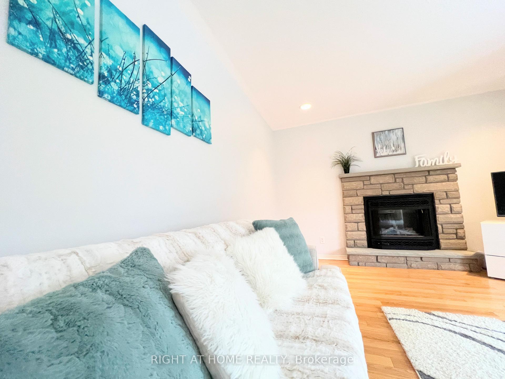 Photo 18 of 31 Forillon Crescent, Ottawa, Kanata - Bridlewood — HOMEH
