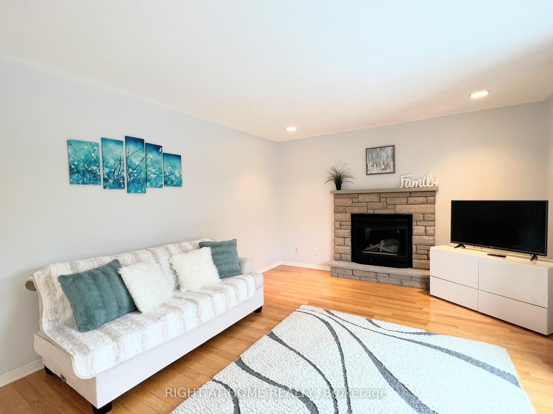 Photo 19 of 31 Forillon Crescent, Ottawa, Kanata - Bridlewood — HOMEH