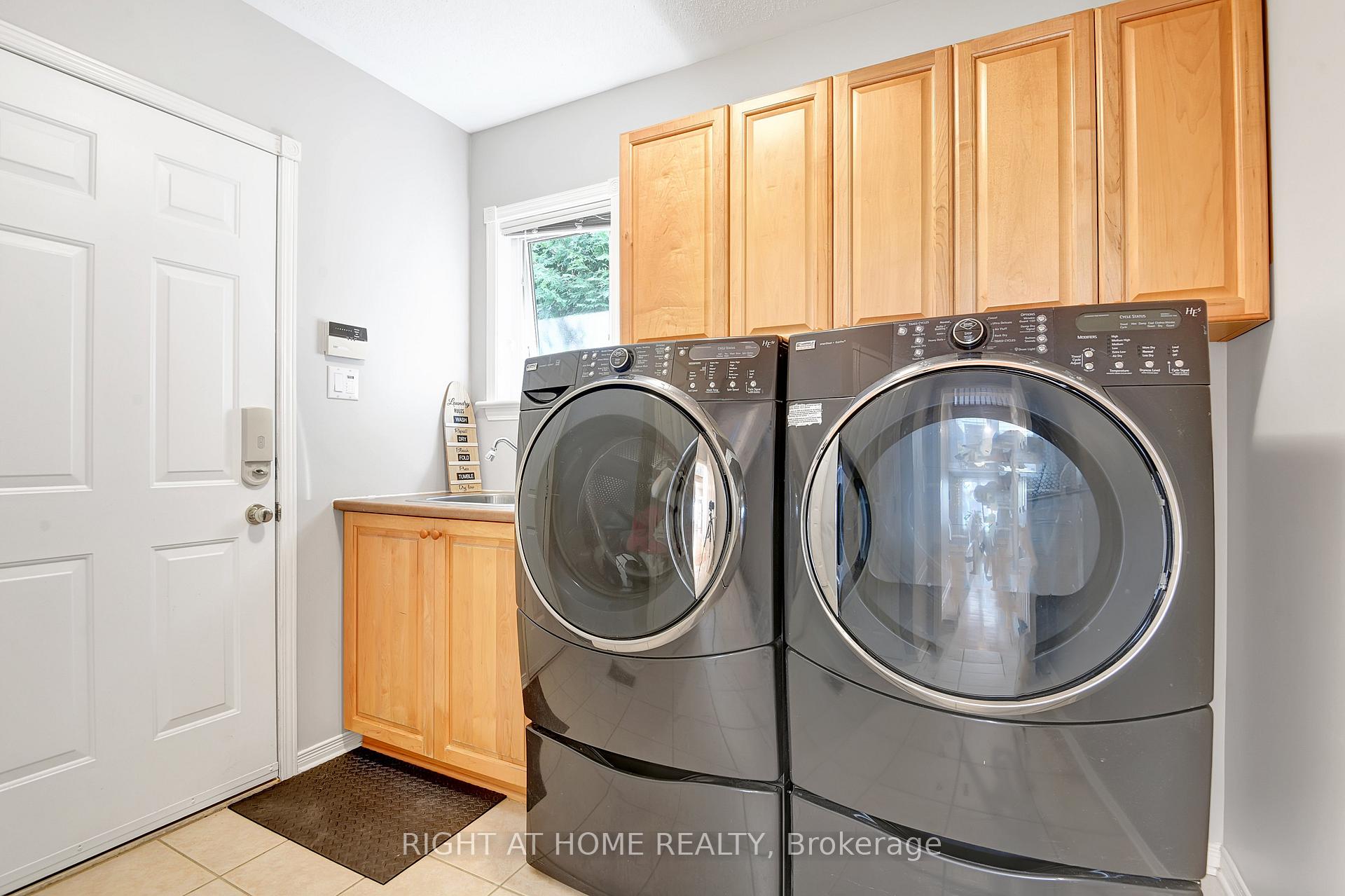 Photo 23 of 31 Forillon Crescent, Ottawa, Kanata - Bridlewood — HOMEH
