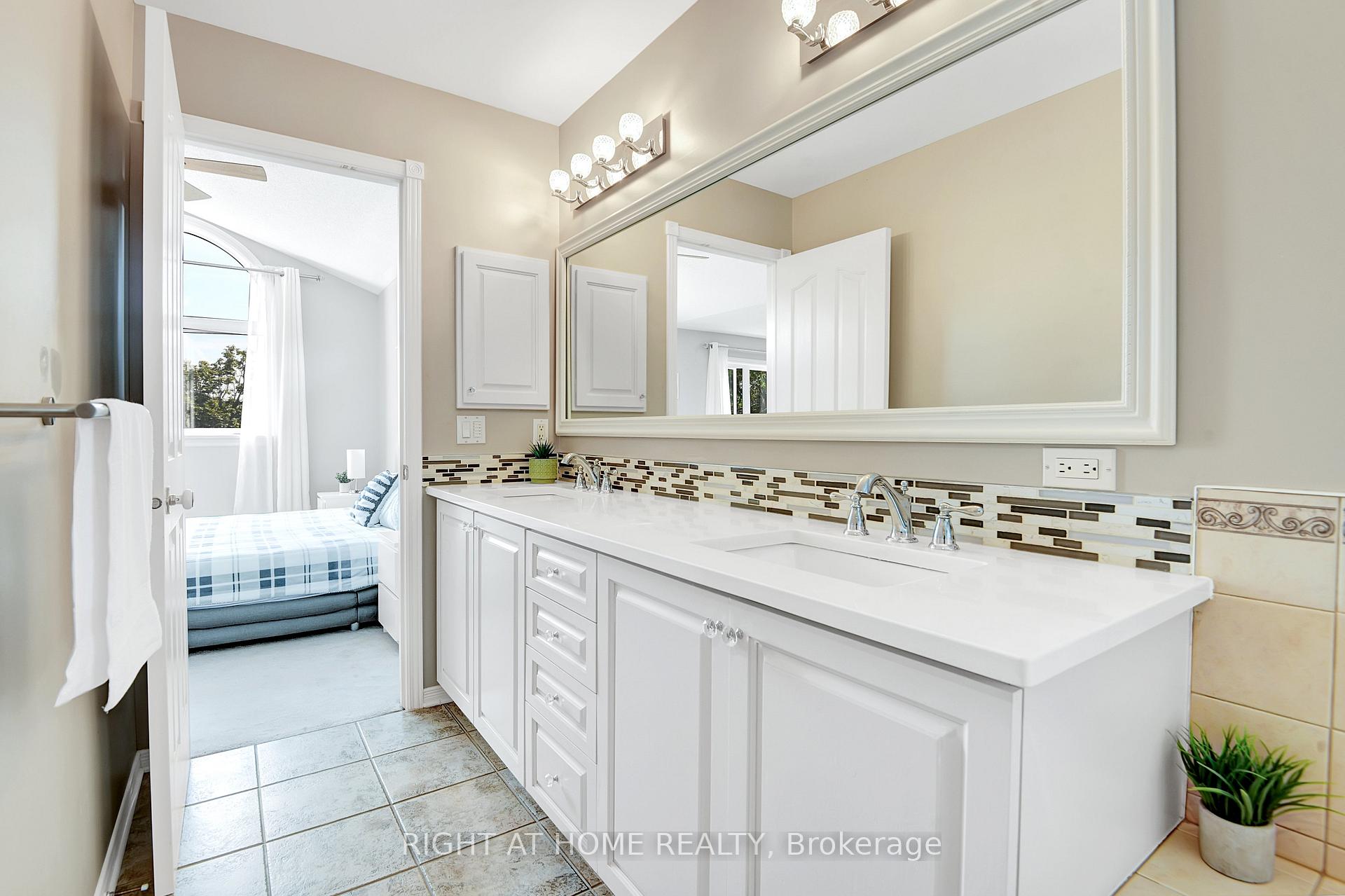 Photo 26 of 31 Forillon Crescent, Ottawa, Kanata - Bridlewood — HOMEH