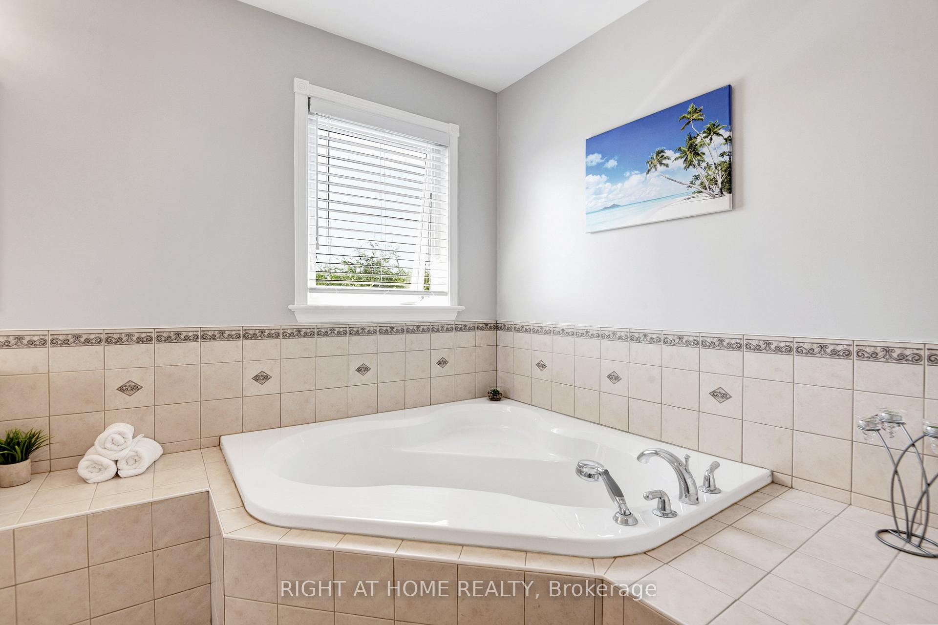 Photo 27 of 31 Forillon Crescent, Ottawa, Kanata - Bridlewood — HOMEH