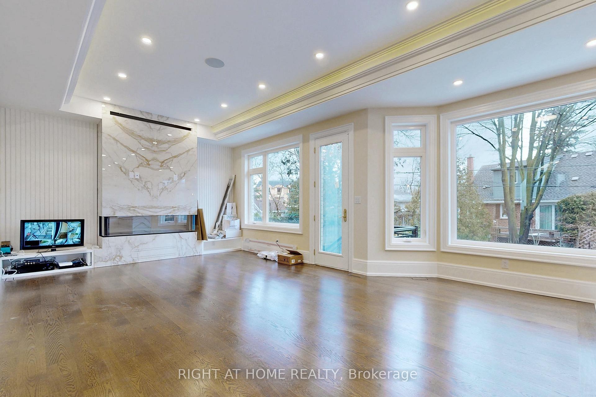 Photo 1 of 10 Jocelyn Crescent, North York, Banbury-Don Mills — HOMEH