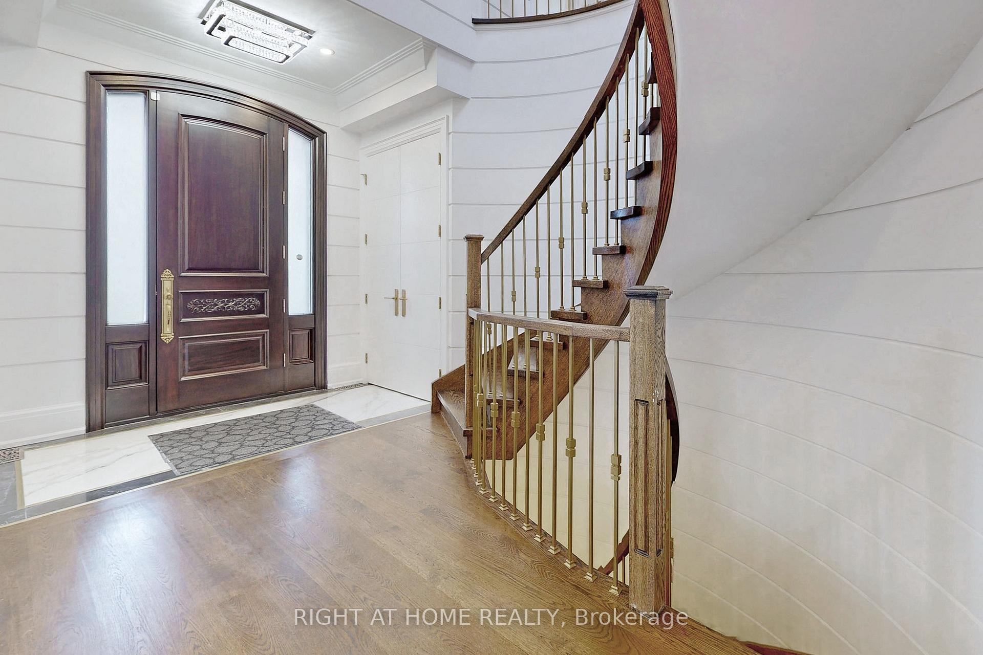 Photo 4 of 10 Jocelyn Crescent, North York, Banbury-Don Mills — HOMEH