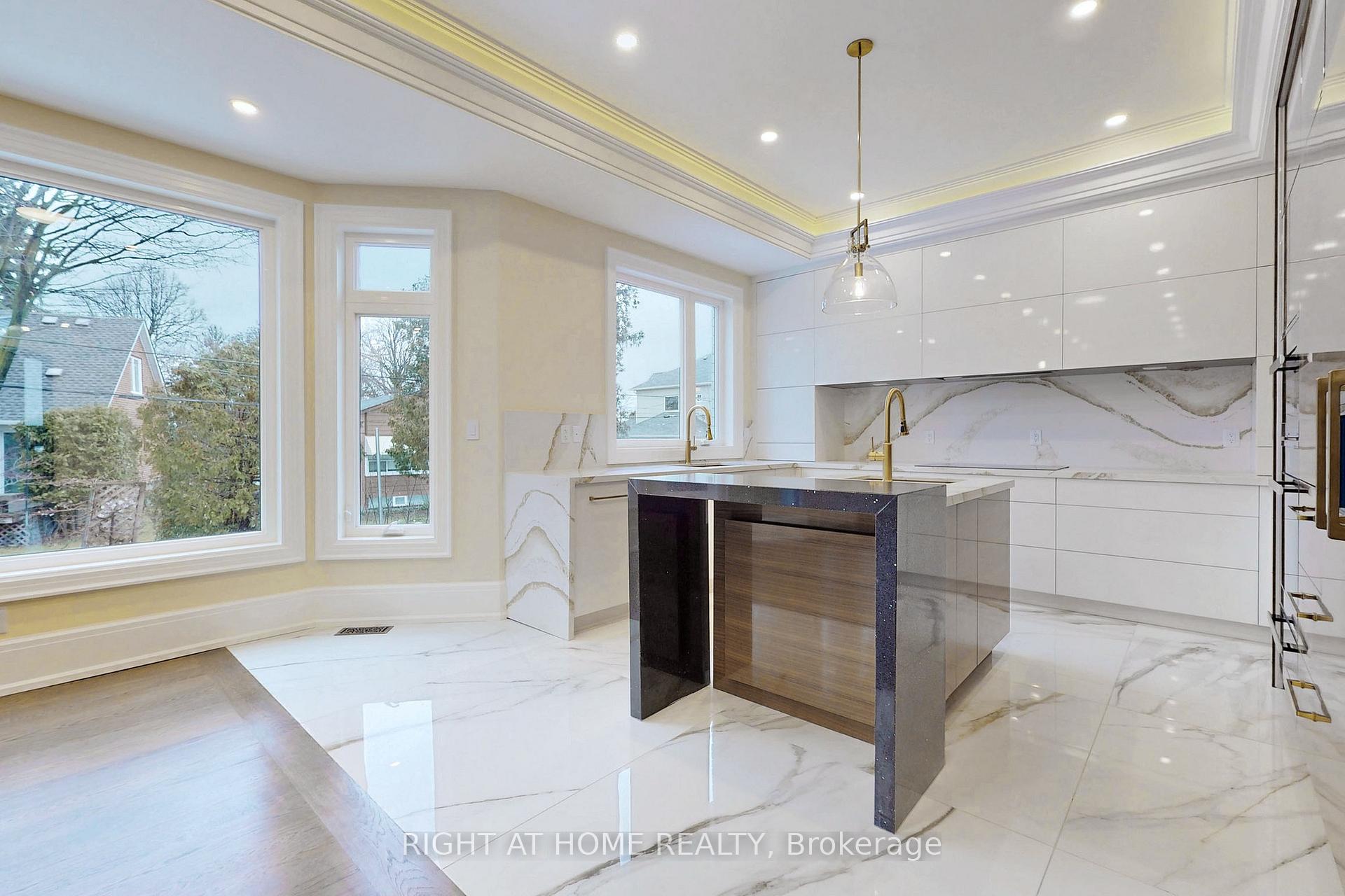 Photo 5 of 10 Jocelyn Crescent, North York, Banbury-Don Mills — HOMEH