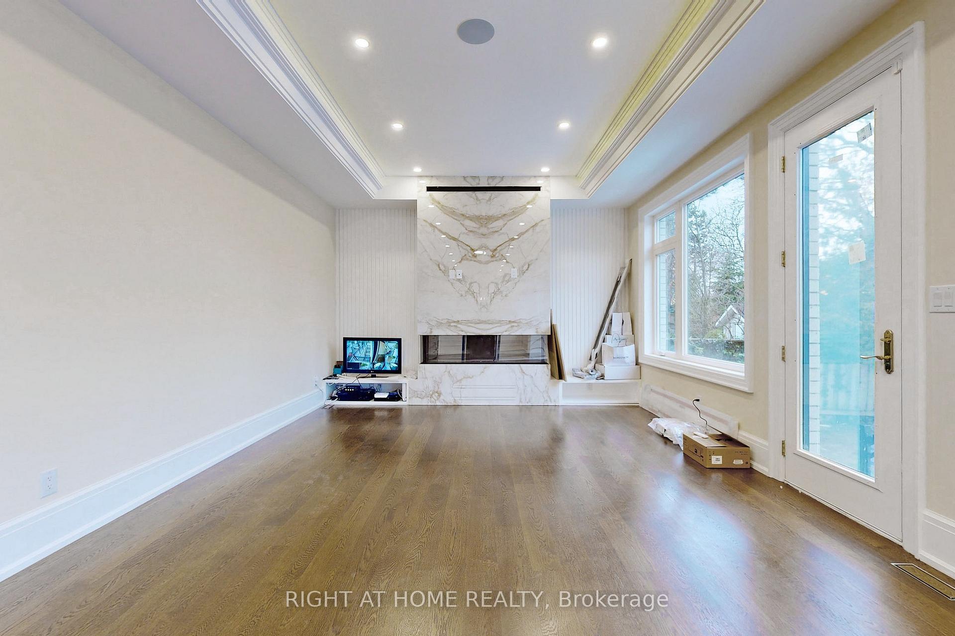 Photo 6 of 10 Jocelyn Crescent, North York, Banbury-Don Mills — HOMEH