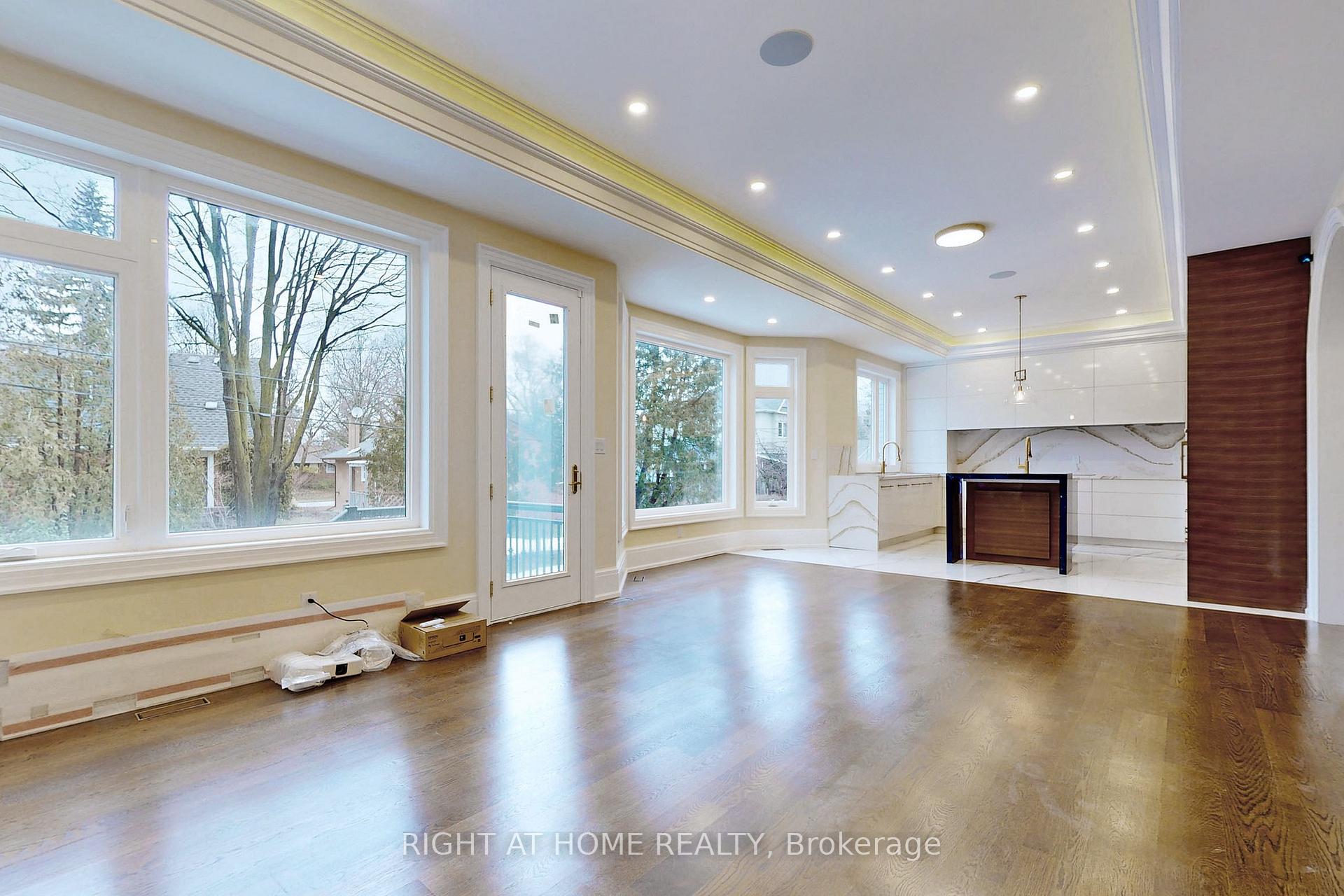 Photo 8 of 10 Jocelyn Crescent, North York, Banbury-Don Mills — HOMEH