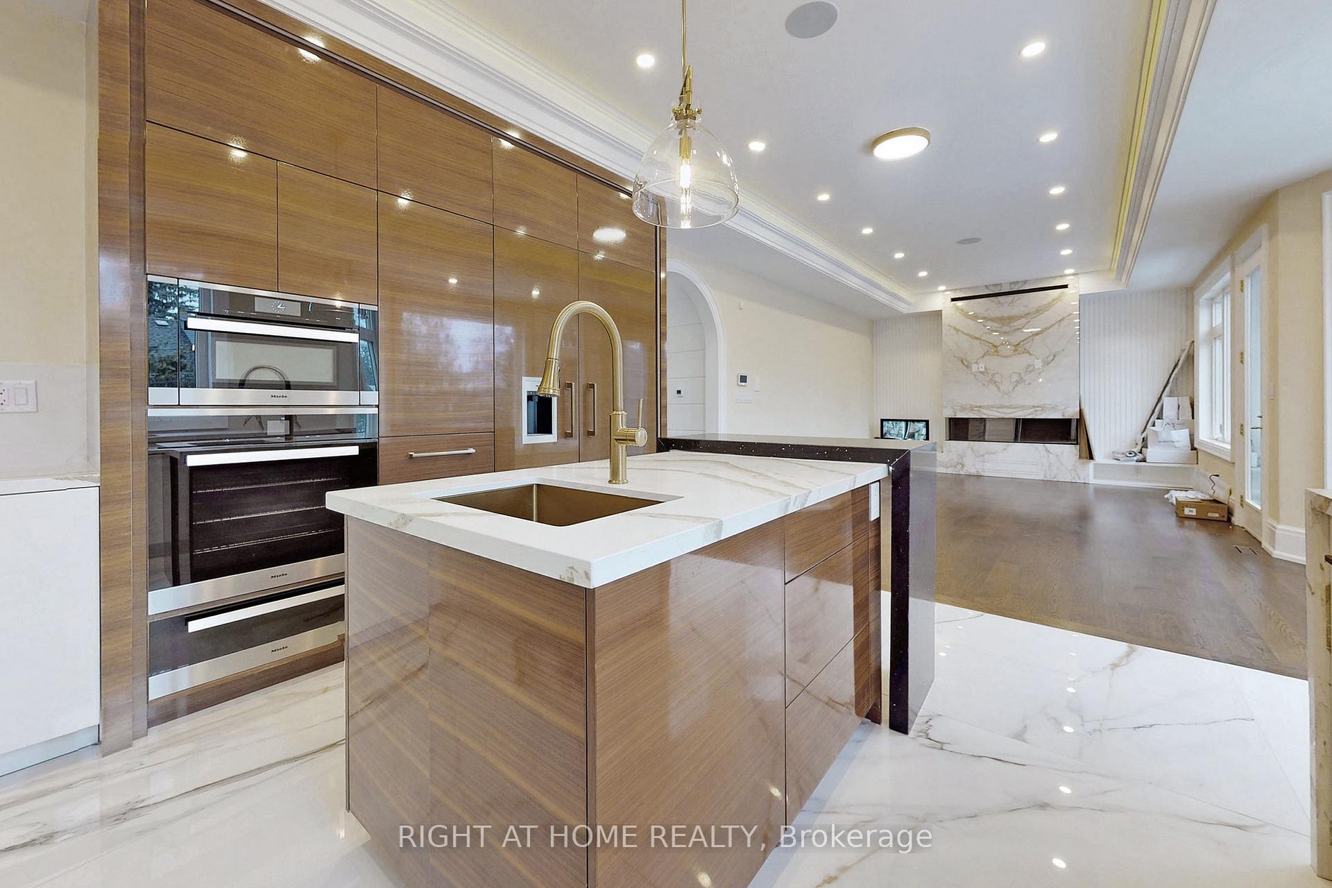 Photo 7 of 10 Jocelyn Crescent, North York, Banbury-Don Mills — HOMEH