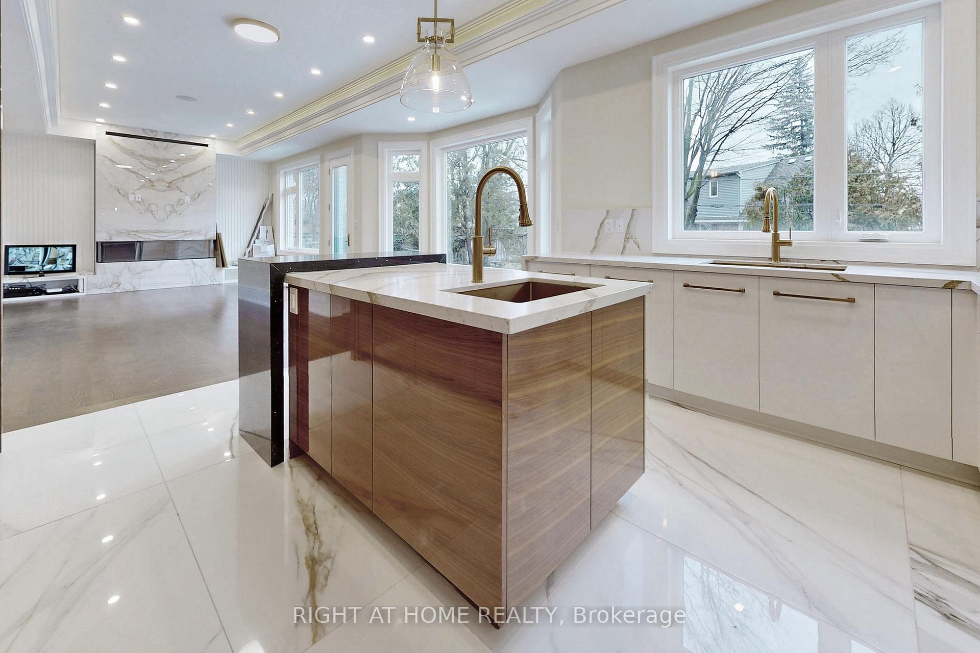 Photo 9 of 10 Jocelyn Crescent, North York, Banbury-Don Mills — HOMEH