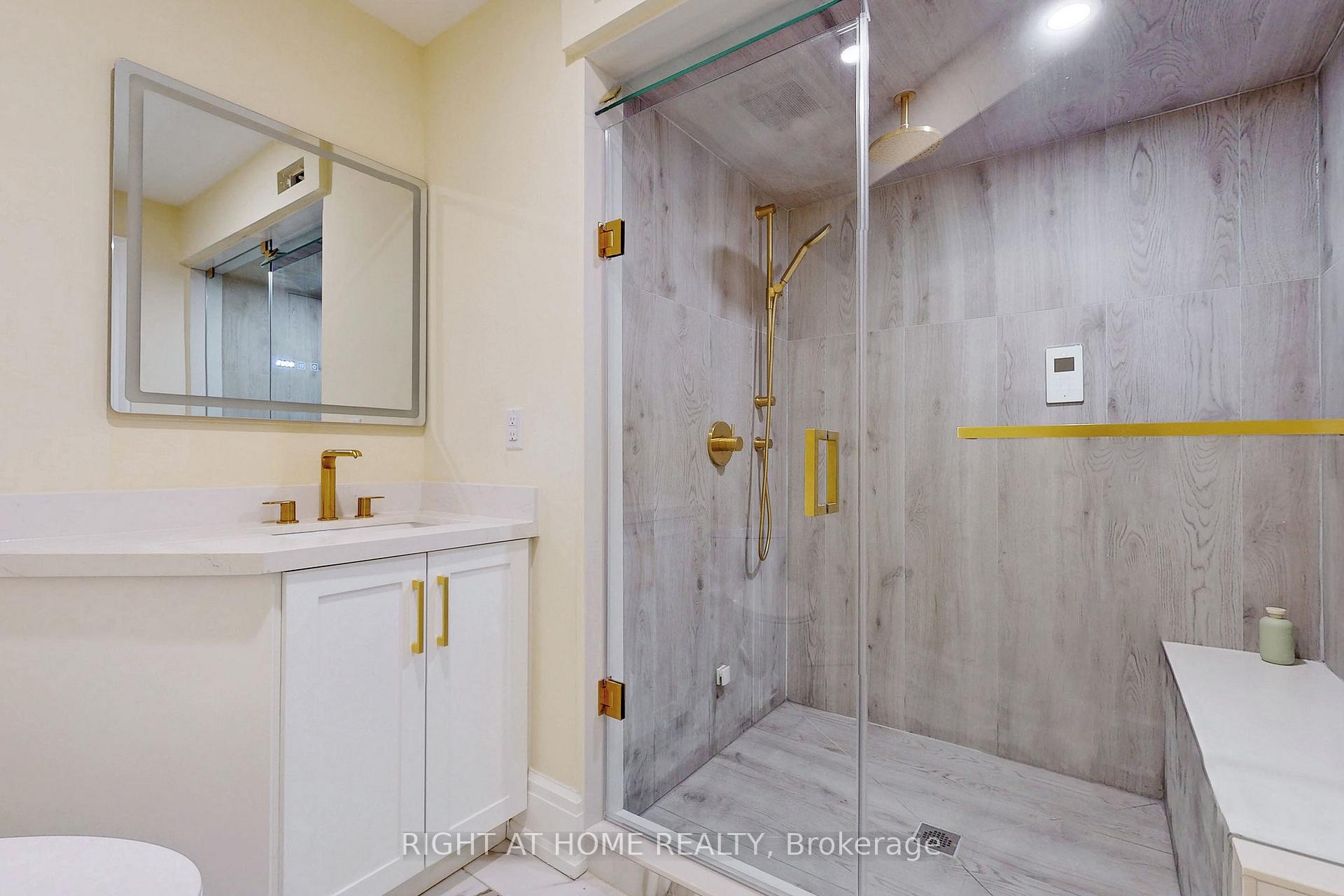 Photo 15 of 10 Jocelyn Crescent, North York, Banbury-Don Mills — HOMEH