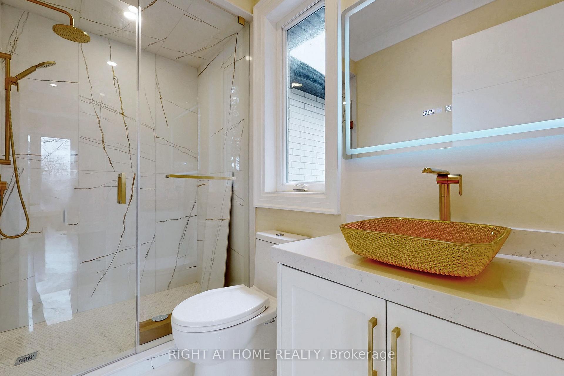 Photo 24 of 10 Jocelyn Crescent, North York, Banbury-Don Mills — HOMEH