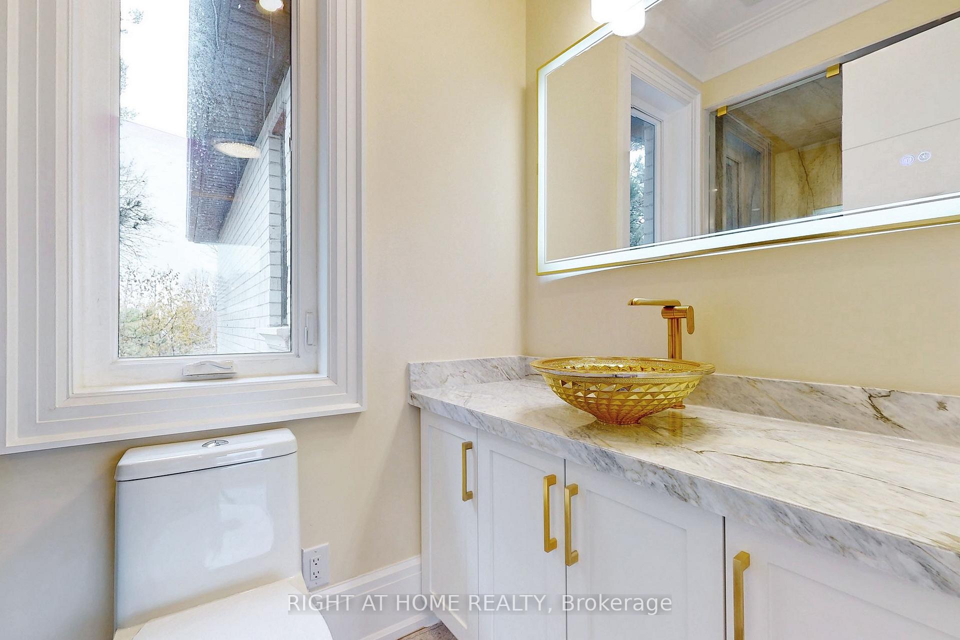 Photo 26 of 10 Jocelyn Crescent, North York, Banbury-Don Mills — HOMEH