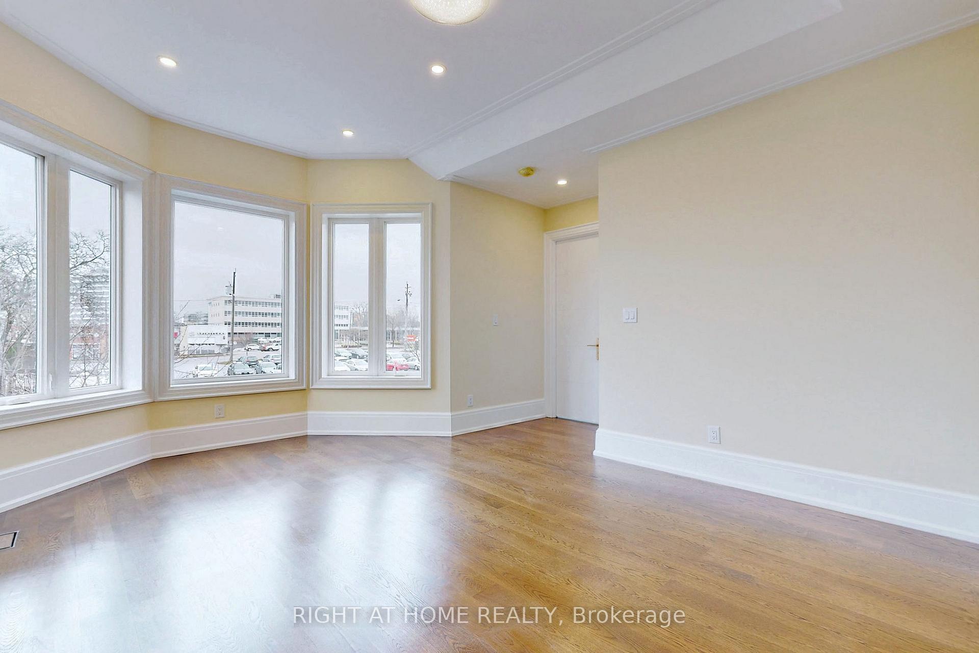 Photo 29 of 10 Jocelyn Crescent, North York, Banbury-Don Mills — HOMEH