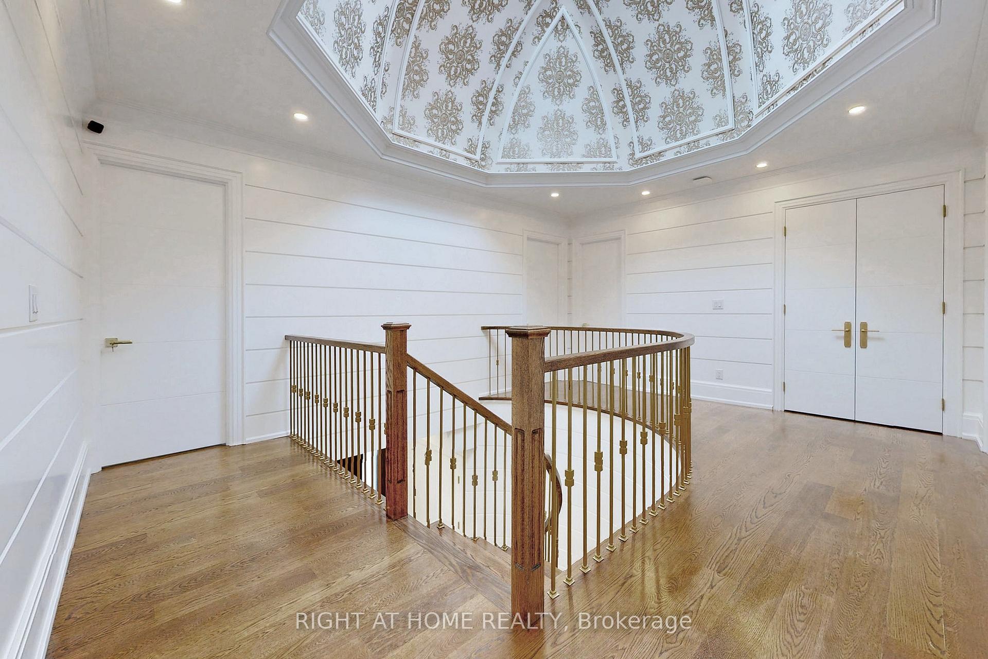 Photo 40 of 10 Jocelyn Crescent, North York, Banbury-Don Mills — HOMEH