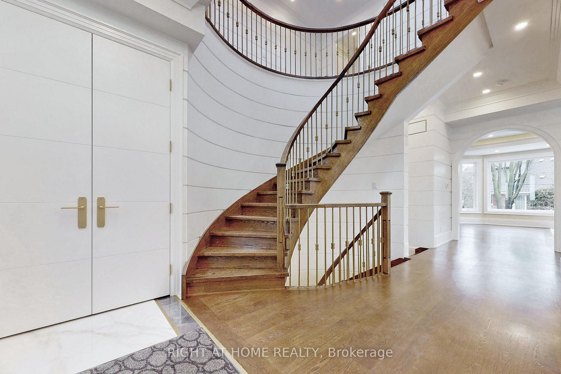 Photo 41 of 10 Jocelyn Crescent, North York, Banbury-Don Mills — HOMEH