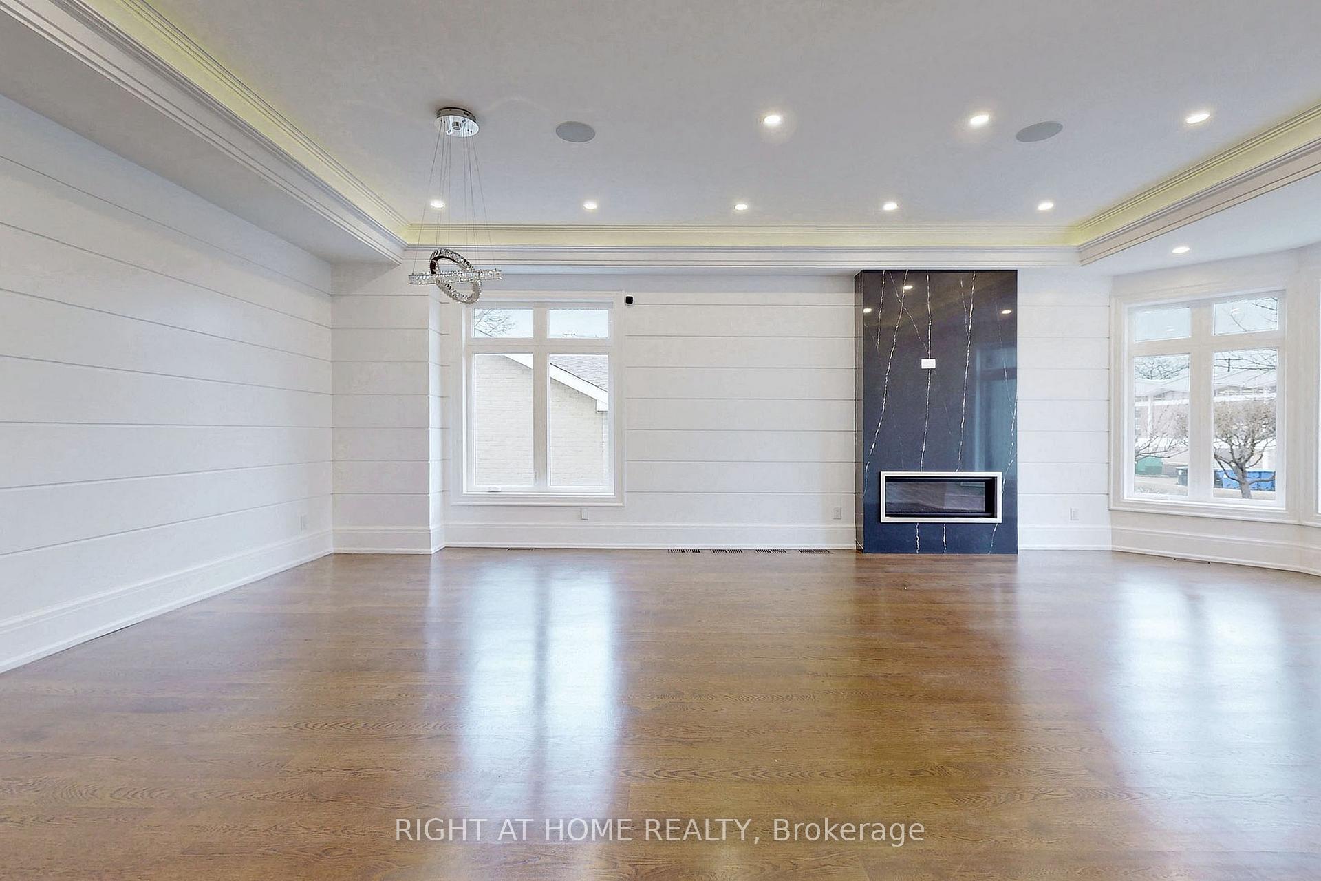 Photo 46 of 10 Jocelyn Crescent, North York, Banbury-Don Mills — HOMEH