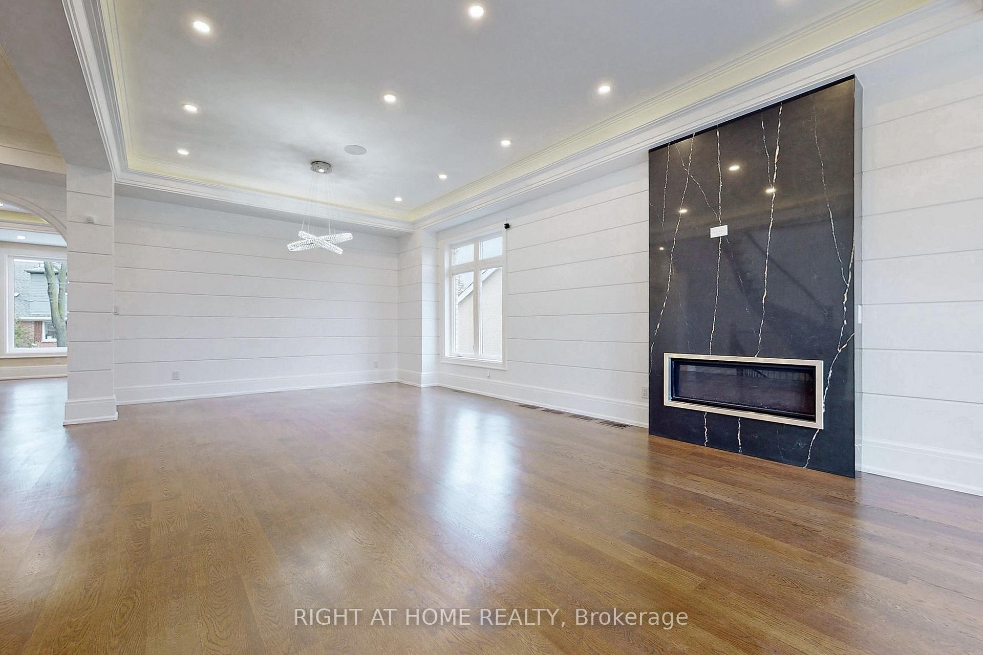 Photo 47 of 10 Jocelyn Crescent, North York, Banbury-Don Mills — HOMEH